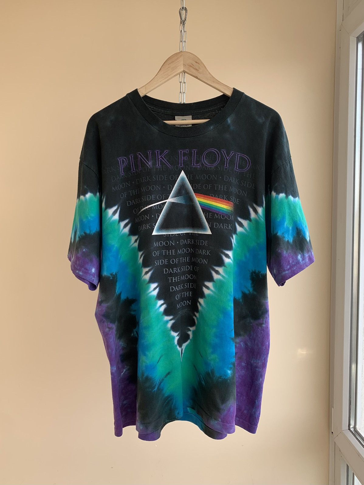 image of Liquid Blue x Pink Floyd Dark Side Of The Moon 1987 T-Shirt Vintage 2004, Men's (Size XL)