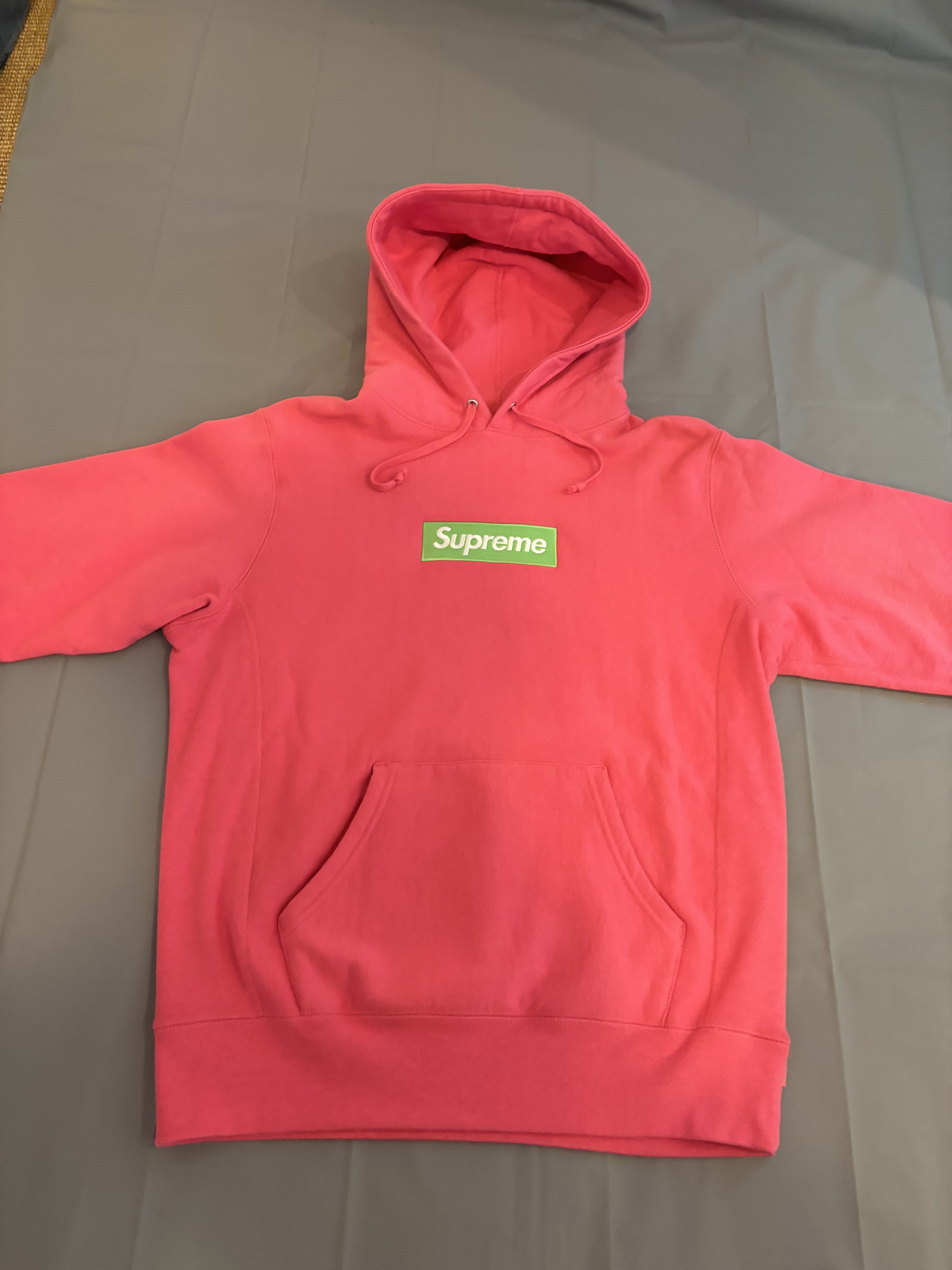Supreme Sweat à capuche Supreme rose logo vert en tbe Size US M / EU 48-50 / 2 - 3 Thumbnail