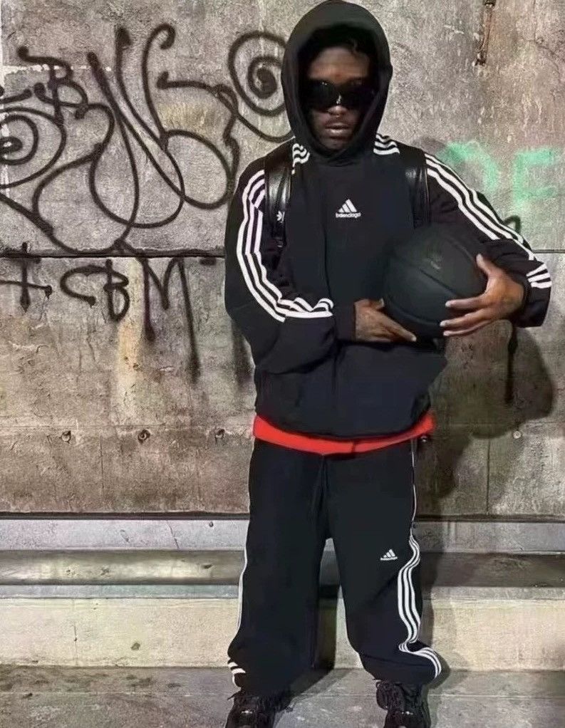 Balenciaga Balenciaga xAdidas 23ss red and black hooded 2412-Nextarrow Size US XS / EU 42 / 0 - 6 Thumbnail