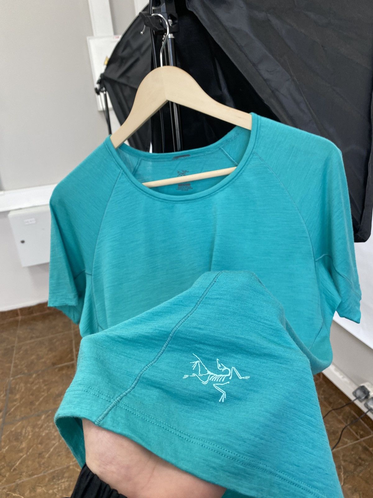 Arc'teryx Arc’teryx Women’s T-Shirt 86% wool 14% nylon rare retro hype Size L / US 10 / IT 46 - 1 Thumbnail