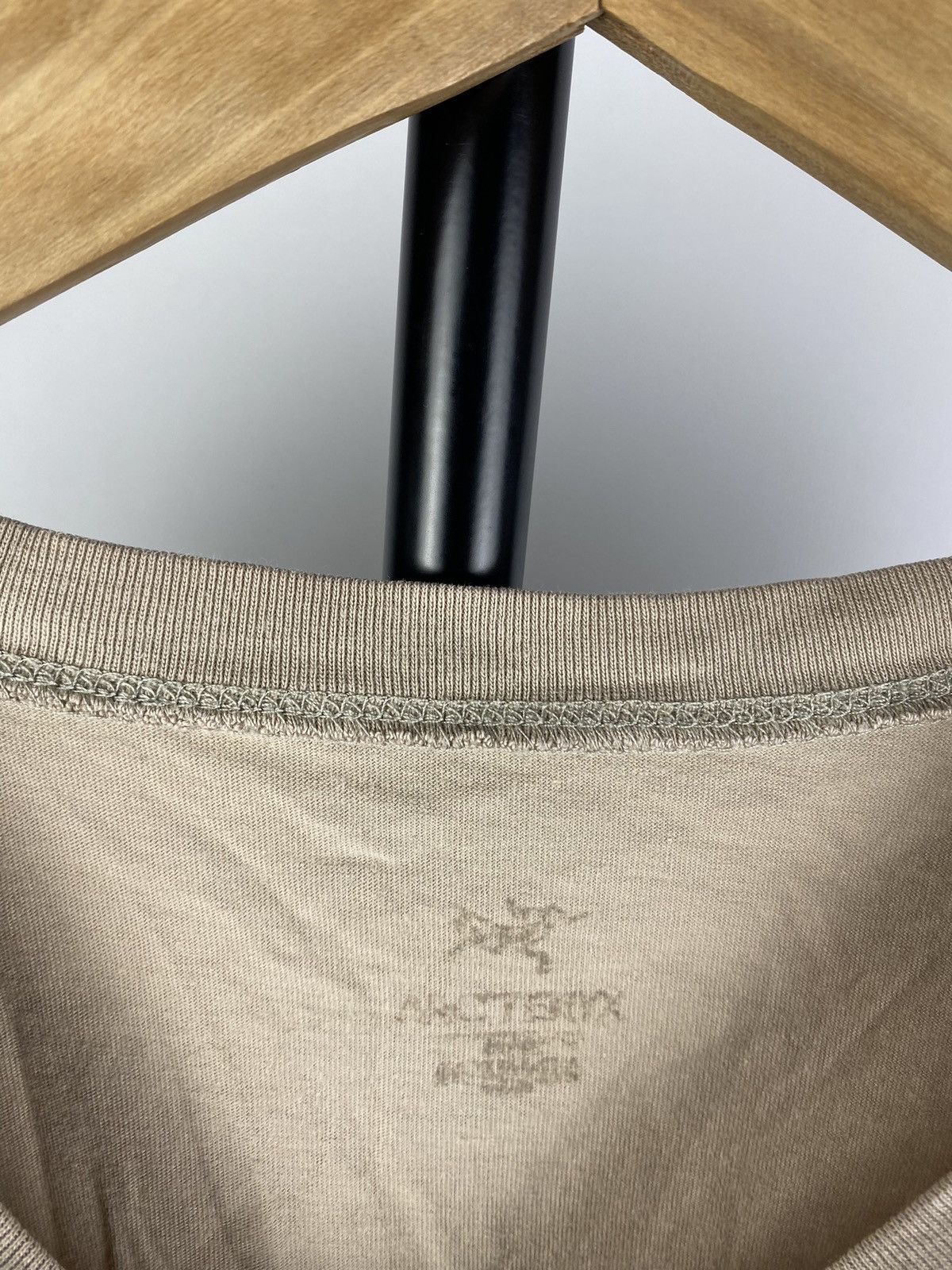 Arc'teryx × Vintage Vntg Arcteryx Beige Womens Gorpcore T Shirt Small Size S / US 4 / IT 40 - 3 Thumbnail