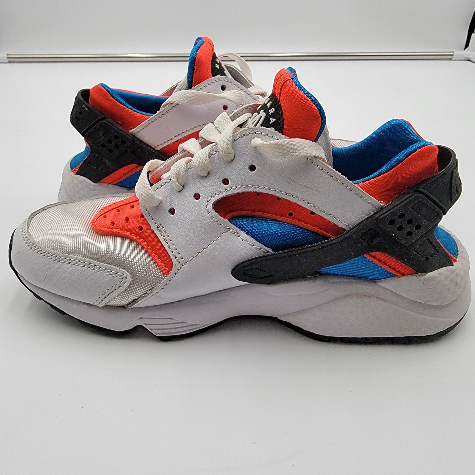 Nike Nike Wmns Air Huarache 'White/Crimson' Sz 6 DV2220-100 (92) Size US 6 / IT 36 - 3 Thumbnail