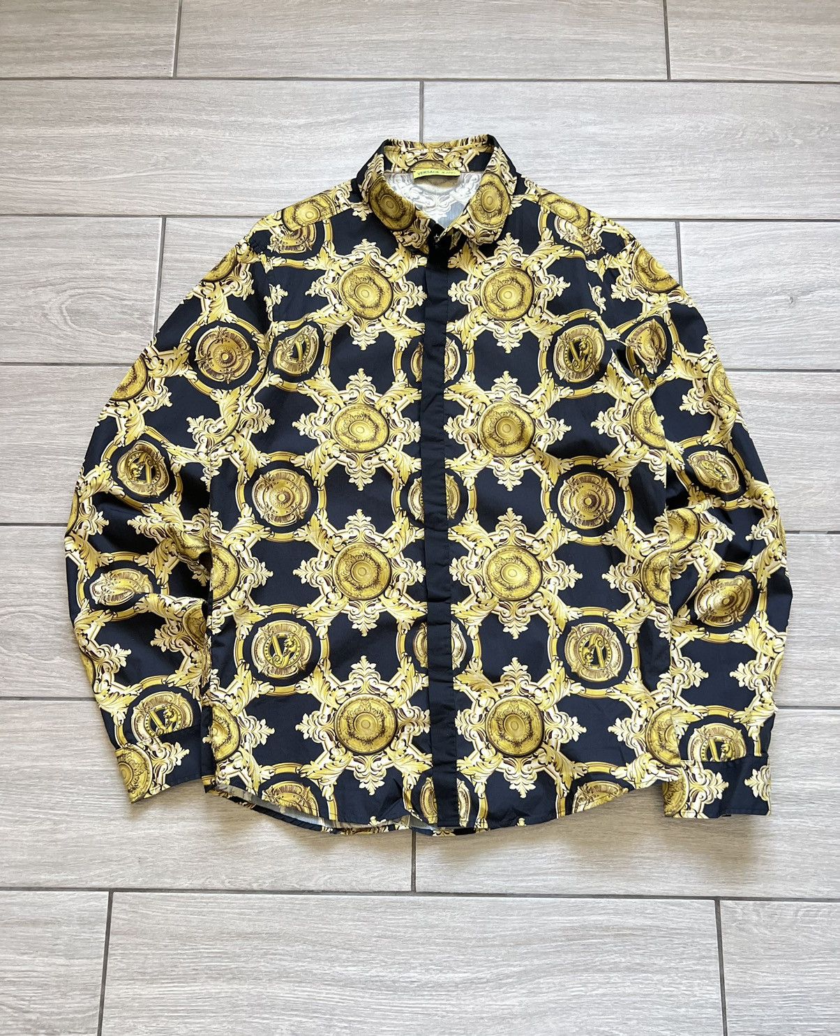 Versace Versace Baroque Print Shirt Gold Made in Italy Size US L / EU 52-54 / 3 - 11 Thumbnail