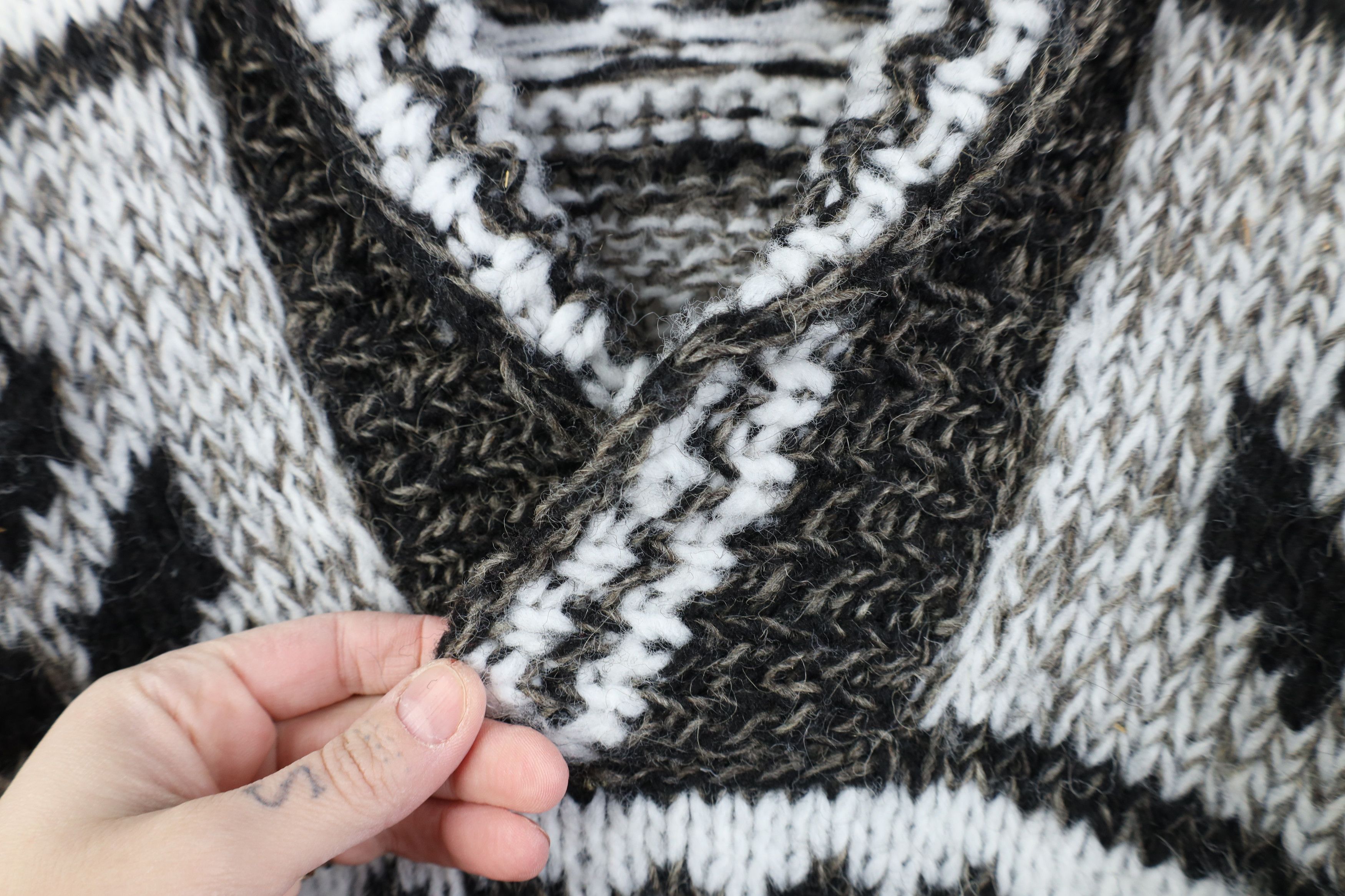 Vintage Vintage 70s Streetwear Hand Crochet Fair Isle Shawl Sweater Size US M / EU 48-50 / 2 - 4 Thumbnail