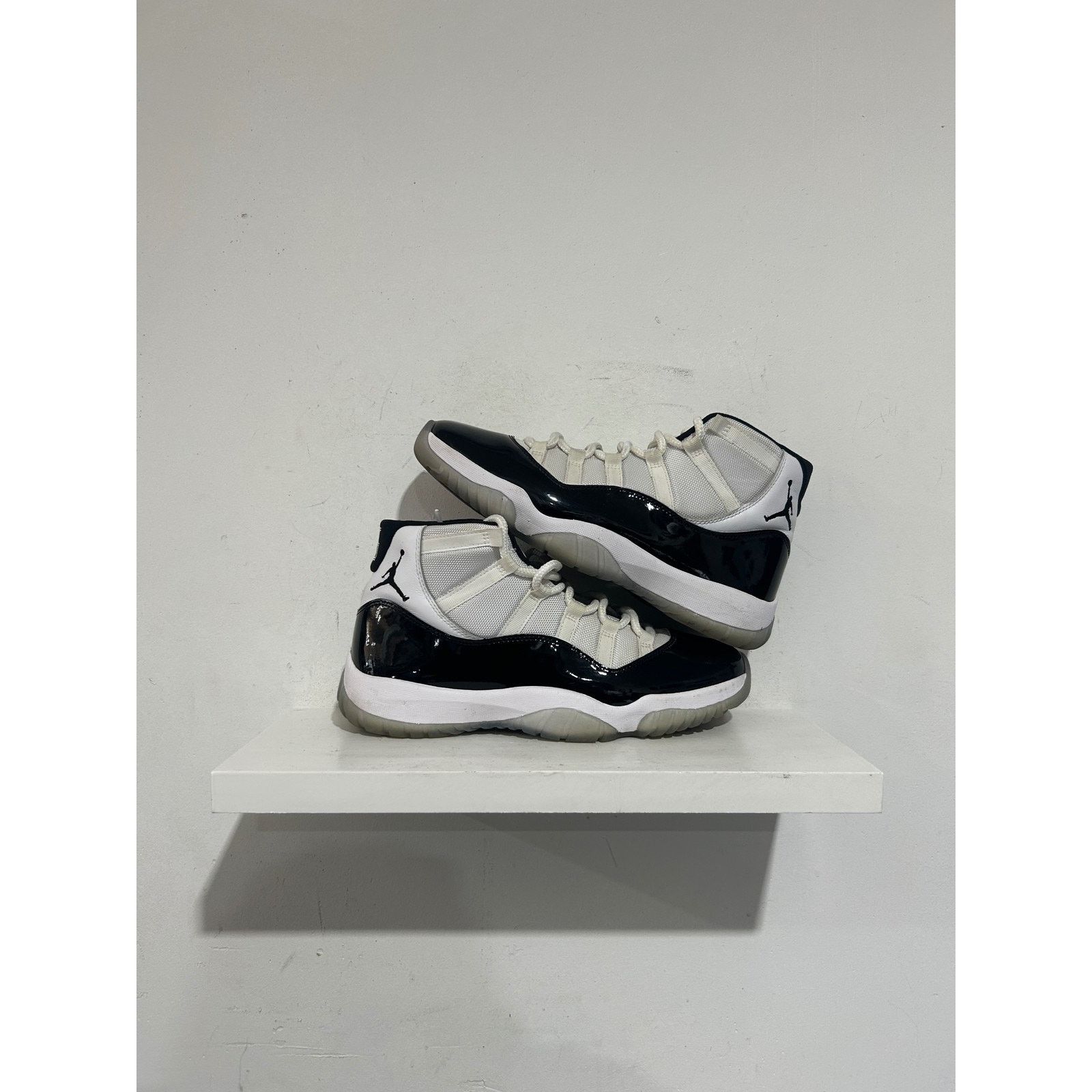Nike JORDAN 11 RETRO CONCORD 2018 SIZE 10 PREOWNED Size US 10 / EU 43 - 1 Thumbnail