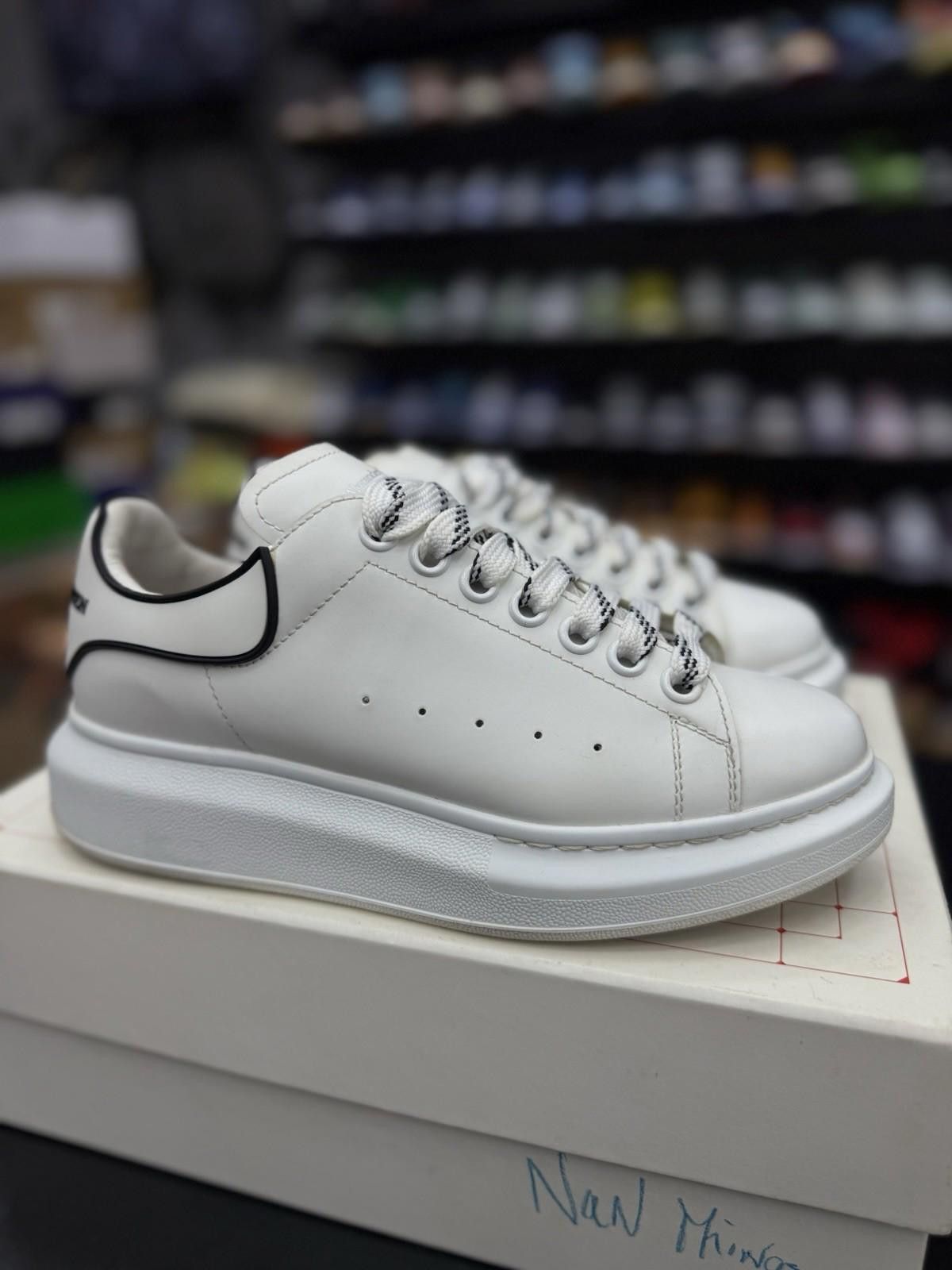 Alexander McQueen Alexander McQueen Women's Oversized Sneakers 38.5EU/8.5US Size US 8.5 / IT 38.5 - 2 Thumbnail