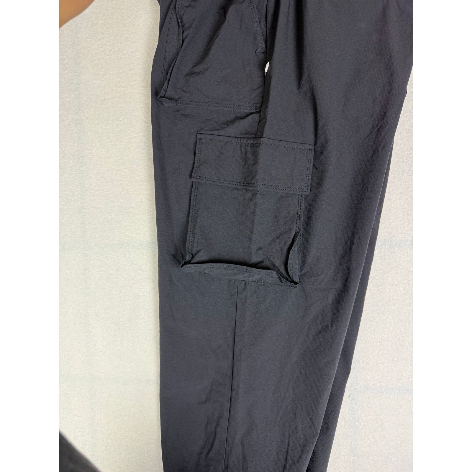 Fabletics fabletics men jogger pants size XL in very good condition Size US 27 - 9 Thumbnail