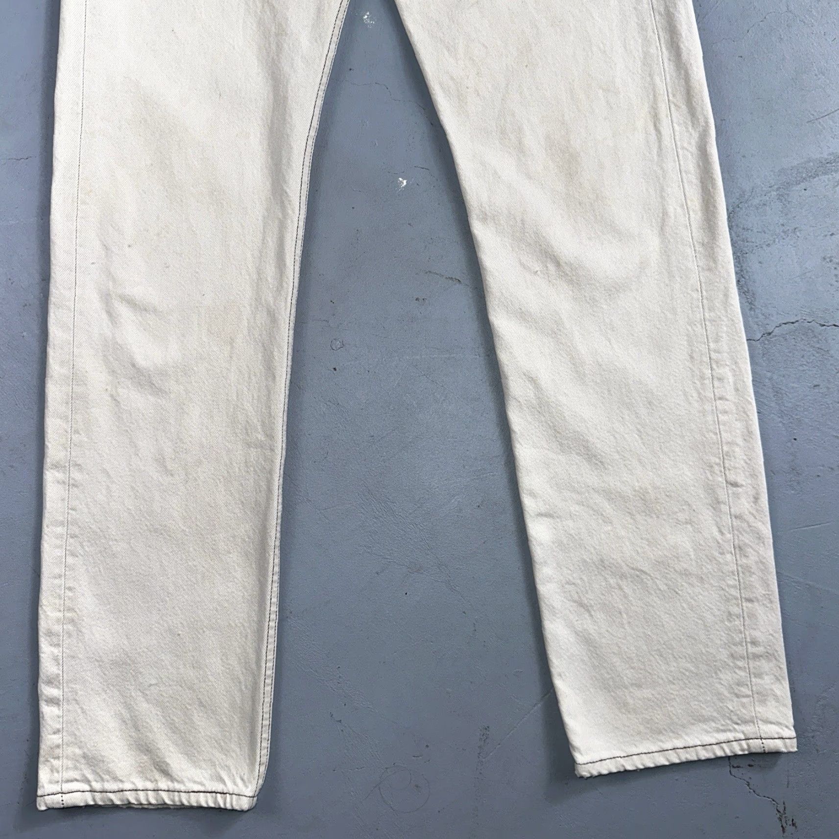 Levi's VINTAGE Levi's 501 Jeans 90s USA Straight Men 32x34 Ivory Cotton Denim Stained Size US 32 / EU 48 - 3 Thumbnail