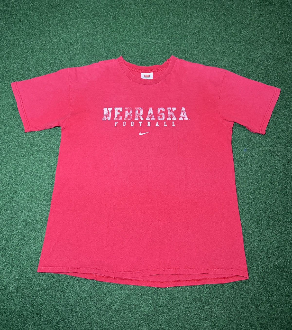 Nike Vintage Y2K Nike Nebraska University Football Lrg T Shirt Size US L / EU 52-54 / 3 - 1 Thumbnail