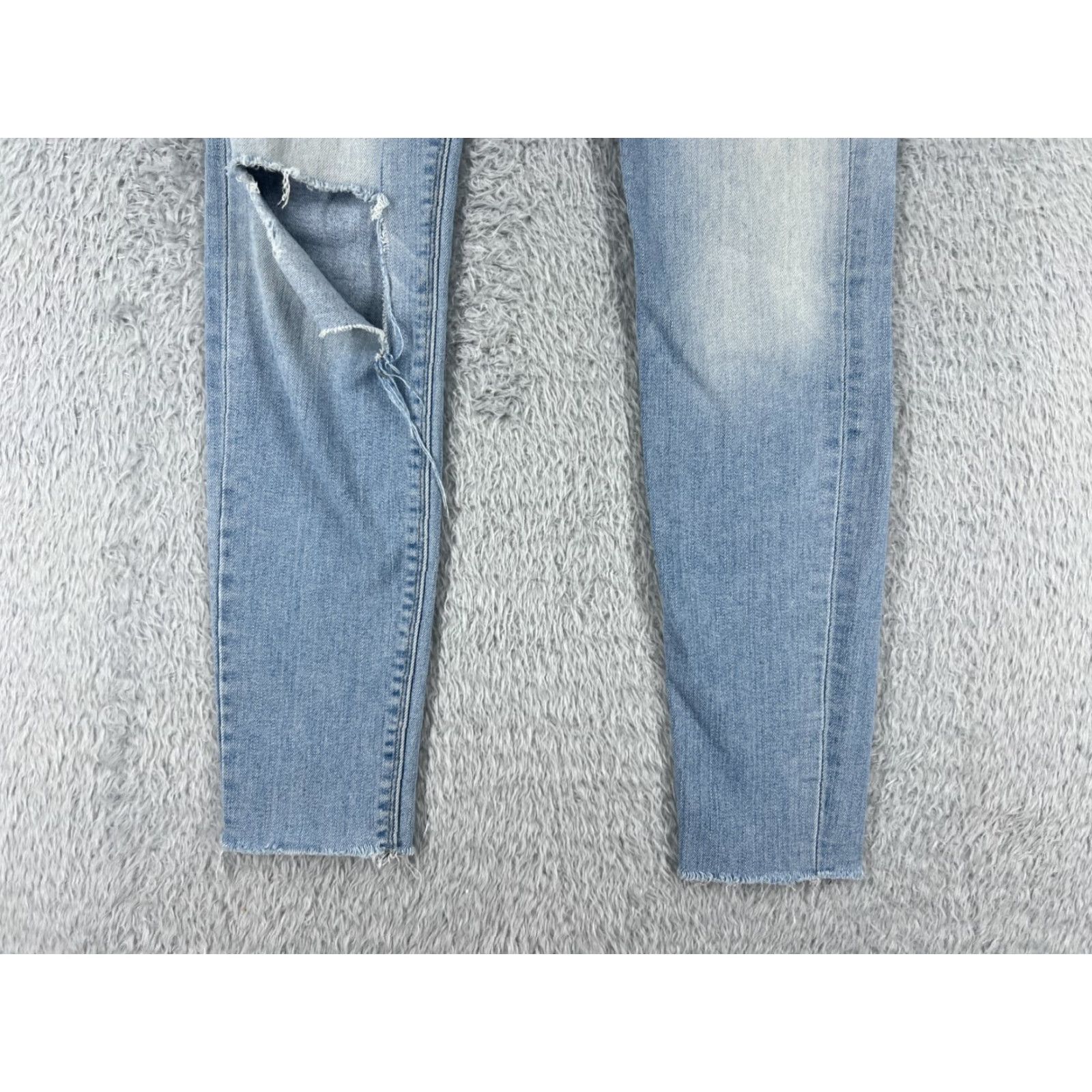 Hudson Hudson Jeans Women 28 Blue Denim Skinny Distressed Light Wash 27 Inseam 5-Pocket Pattern Flower Size 28" / US 6 / IT 42 - 2 Thumbnail