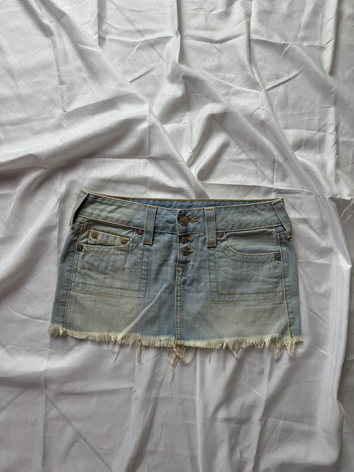 True Religion True Religion Y2K Big Logo Distressed Denim Sexy Mini Skirt Size 27" / US 4 / IT 40 - 5 Thumbnail