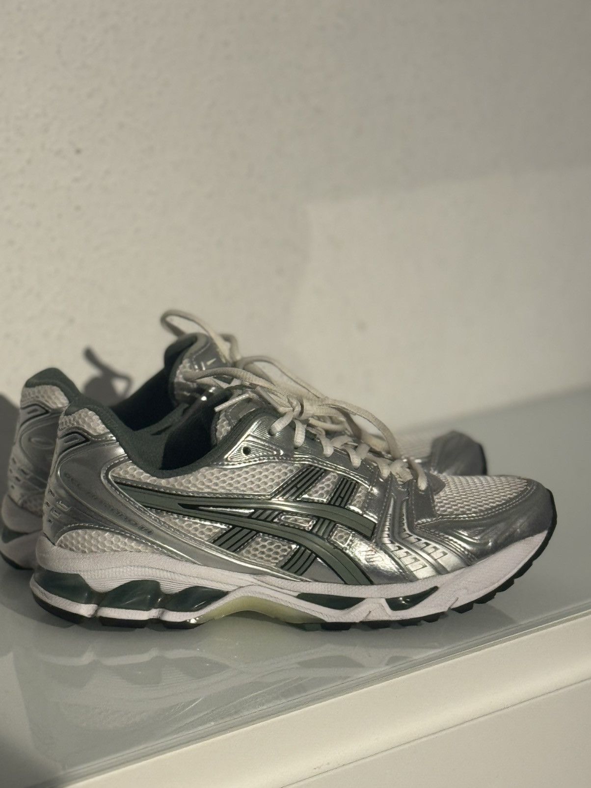Asics ASICS Gel-Kayano 14 Size US 8.5 / EU 41-42 - 2 Thumbnail