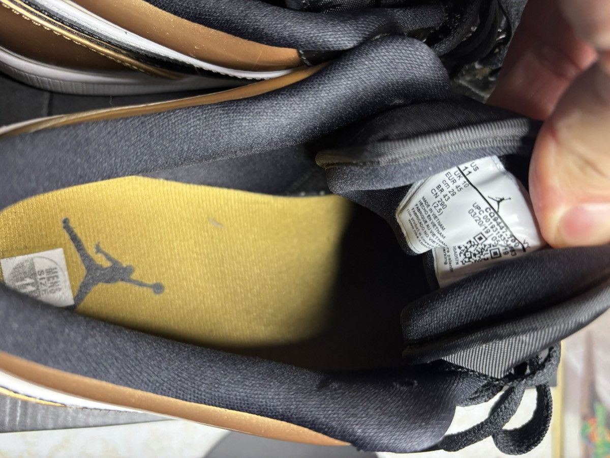 Jordan Brand Air Jordan 1 Retro High OG gold toe Size US 11 / EU 44 - 6 Thumbnail