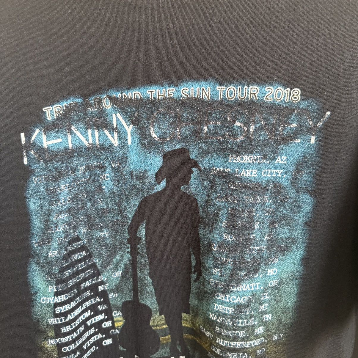 Band Tees Kenny Chesney 2018 Tour Faded T-Shirt Size XL Size US XL / EU 56 / 4 - 8 Thumbnail