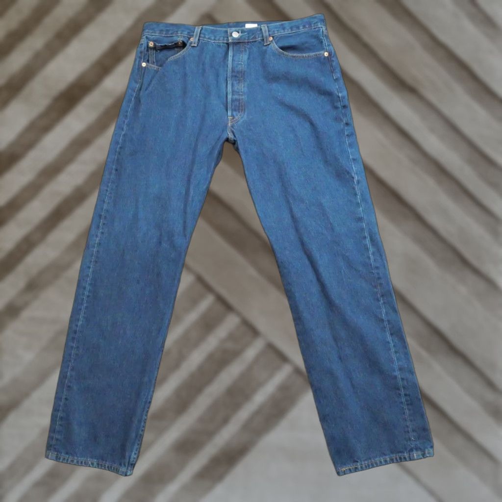 Levi's VINTAGE Levi's 501 Jeans Mens 38x32 Blue Button Fly Pants Y2K Size US 34 / EU 50 - 1 Thumbnail