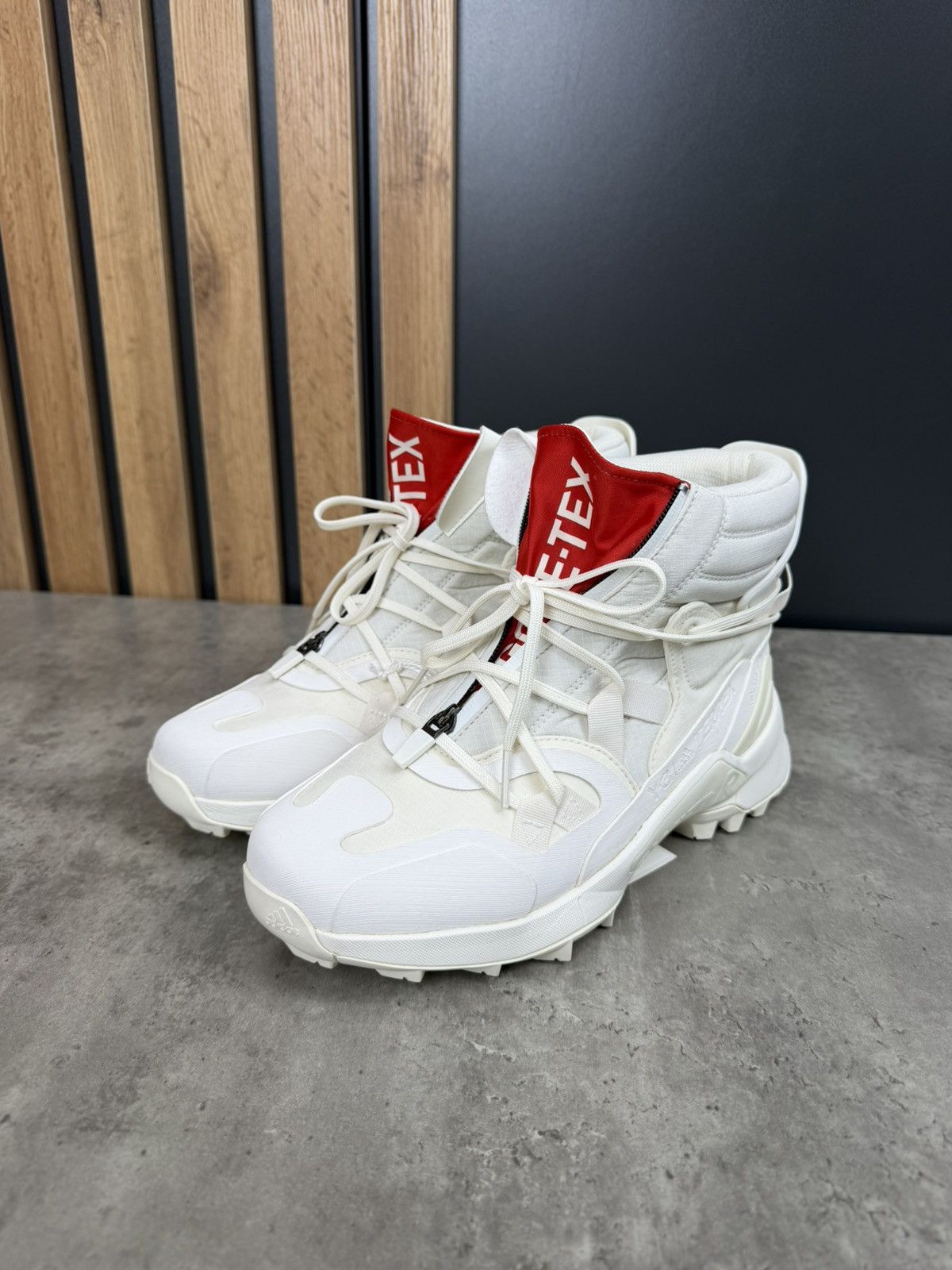 Yohji Yamamoto Adidas Y-3 Yohji Yamamoto Terrex Swift R3 Gore-Tex Size 7 Size US 7 / EU 40 - 6 Thumbnail