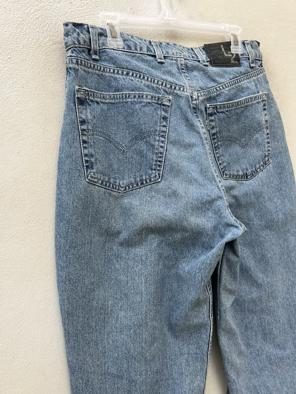 Levi's Vintage 1992 Levi’s L2 Light Blue Denim Baggy Fit Jeans Size US 33 - 16 Thumbnail
