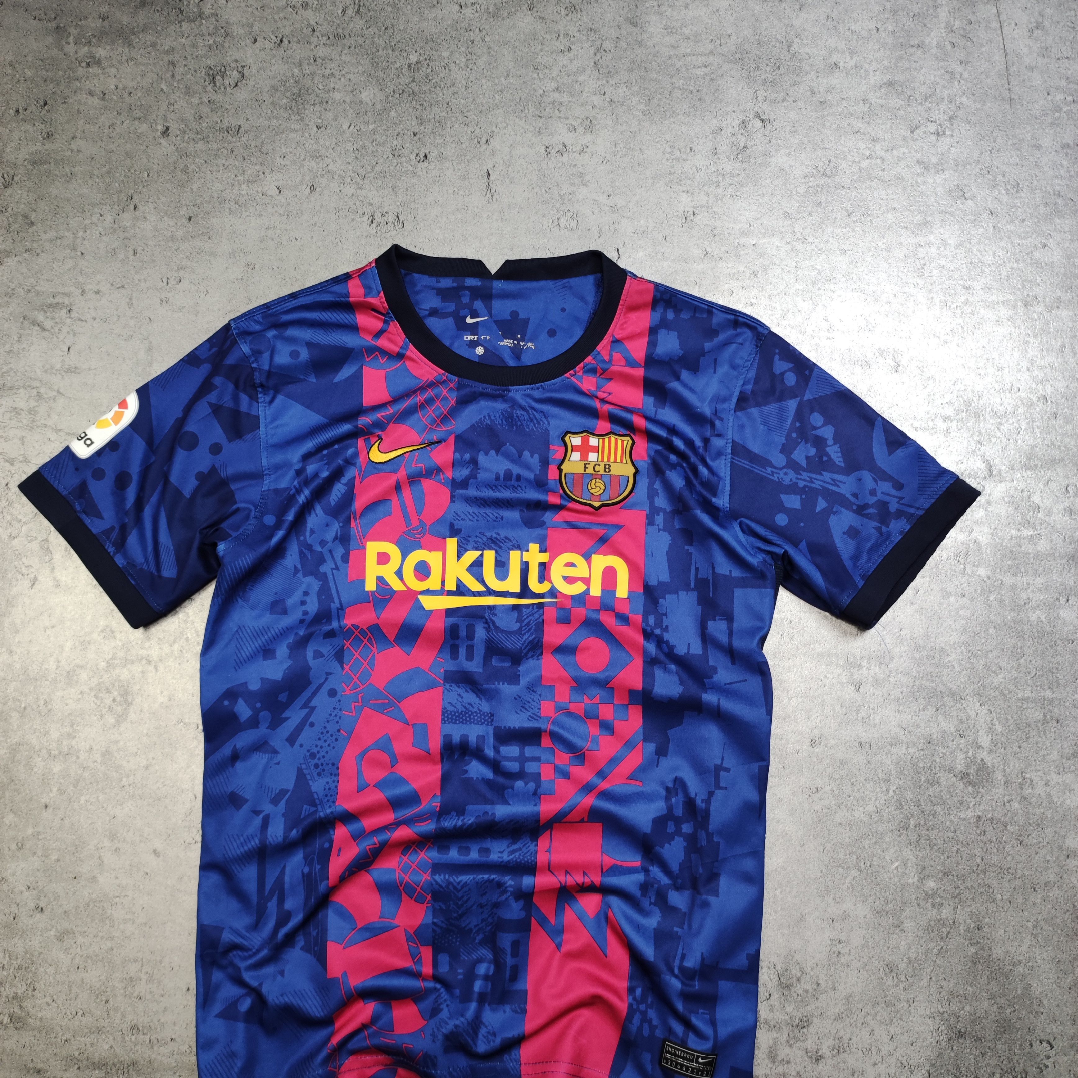 Other RARE FC Barcelona 2021 Third #25 Aubameyang Soccer Jersey Size US XS / EU 42 / 0 - 3 Thumbnail