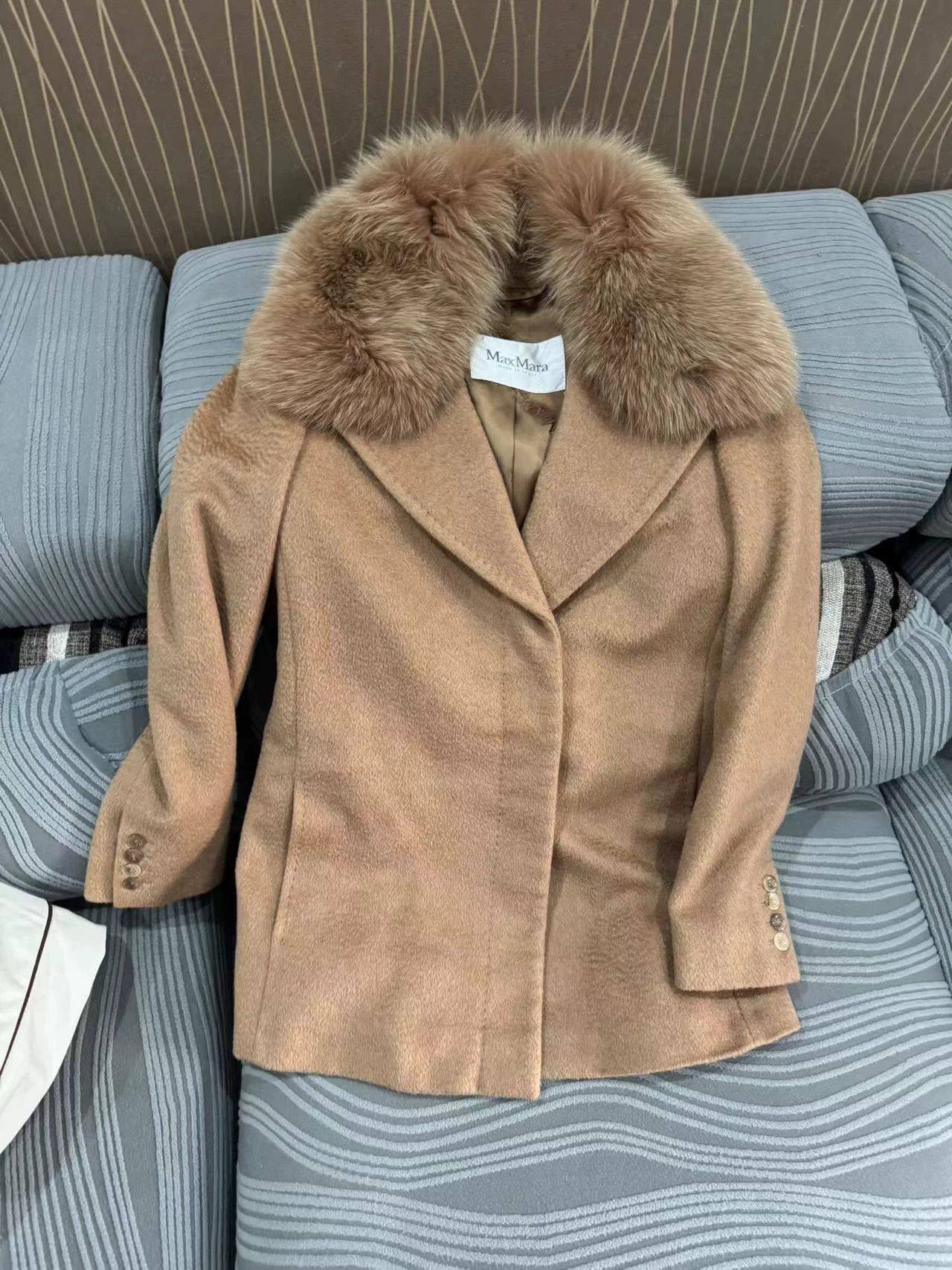 Max Mara Max Mara Short Detachable Mink Collar 38 Near New Size S / US 4 / IT 40 - 1 Thumbnail
