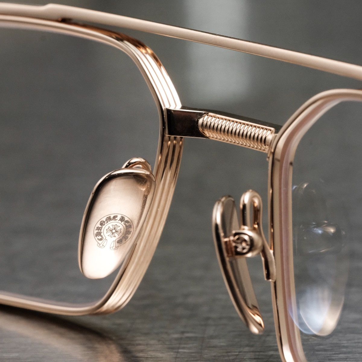 【CHROME HEARTS】GUSHER メガネ ANTIQUE Chrome Hearts Gusher - Antique Gold Glasses | italist