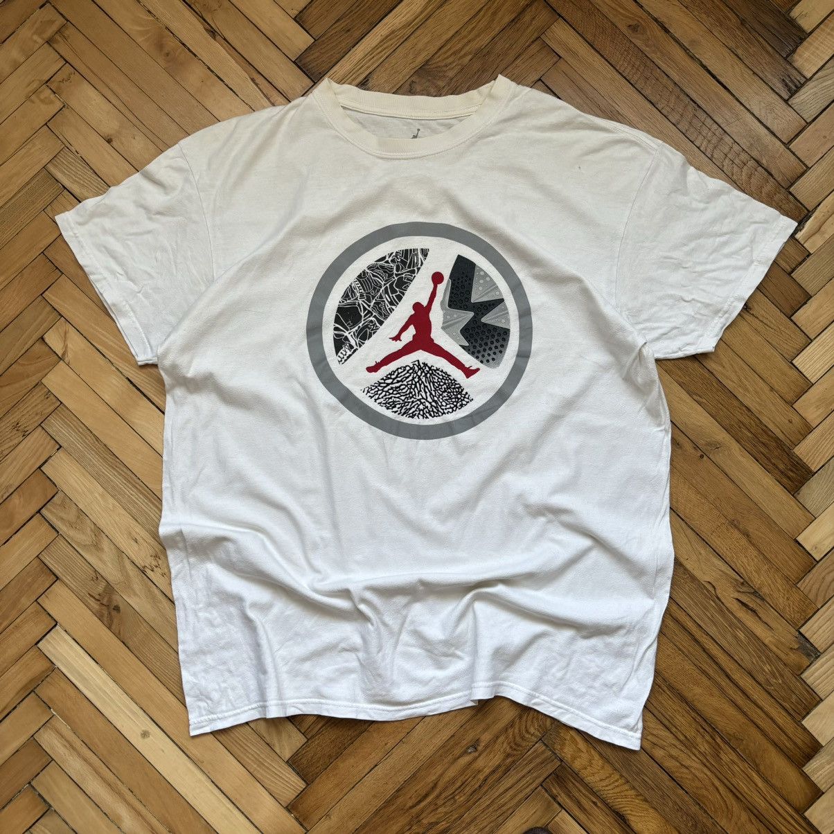 Jordan Brand × Vintage Rare Vintage Jordan T-Shirt Size US XL / EU 56 / 4 - 1 Thumbnail