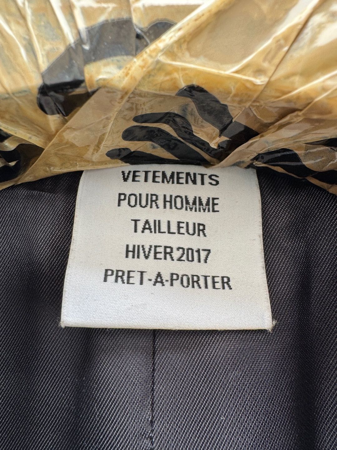 Vetements Vetements FW17 Oversized Moleskin Raw Hem Lettering Coat Size US S / EU 44-46 / 1 - 2 Thumbnail