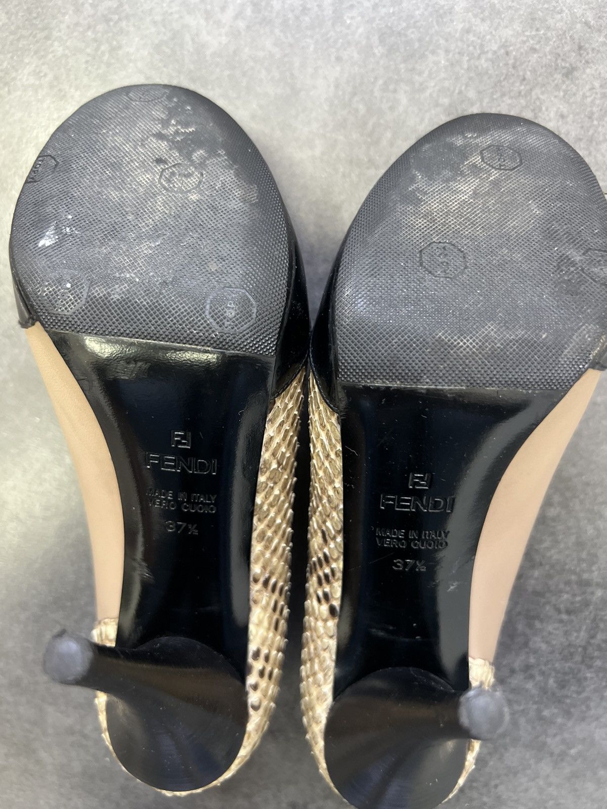 Fendi × Vintage Vintage Fendi snake skin heels Size US 7.5 / IT 37.5 - 6 Thumbnail