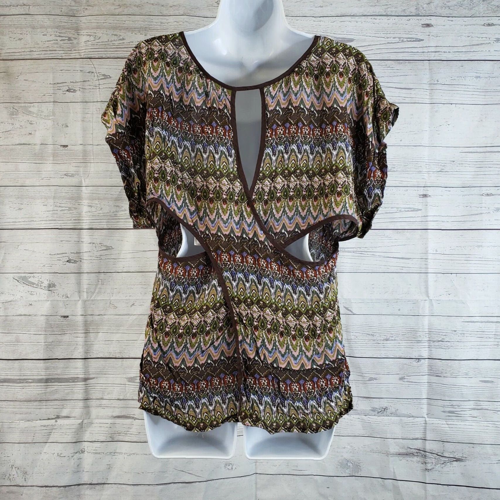 Vintage Mia Melon Womens Blouse Shirt Casual Short Sleeve Green 100% Rayon Frankie Top Medium Crossover Back Cutouts Womens Size M / US 6-8 / IT 42-44 - 3 Thumbnail