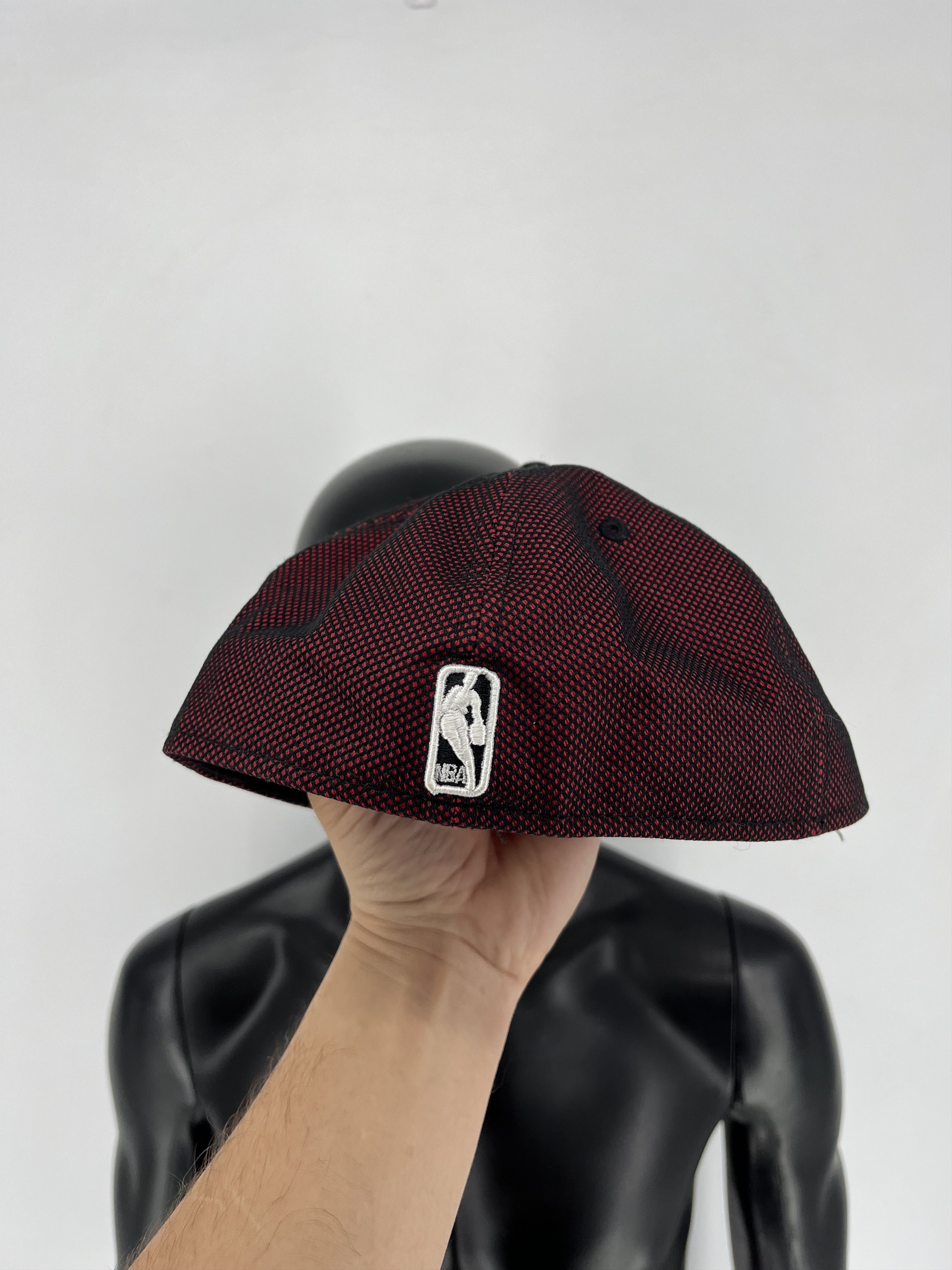 NBA × New Era Vintage New Era Chicago Bulls NBA Black Fitted Hat Size ONE SIZE - 4 Thumbnail