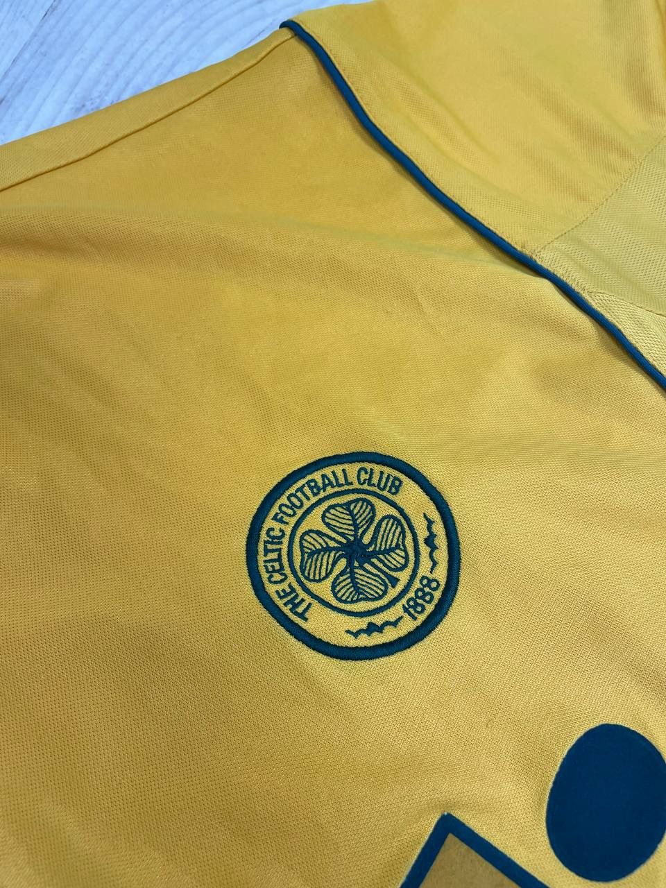 Umbro Vintage Umbro Celtic 2000 2002 Away Football Shirt Jersey Size US XL / EU 56 / 4 - 8 Thumbnail