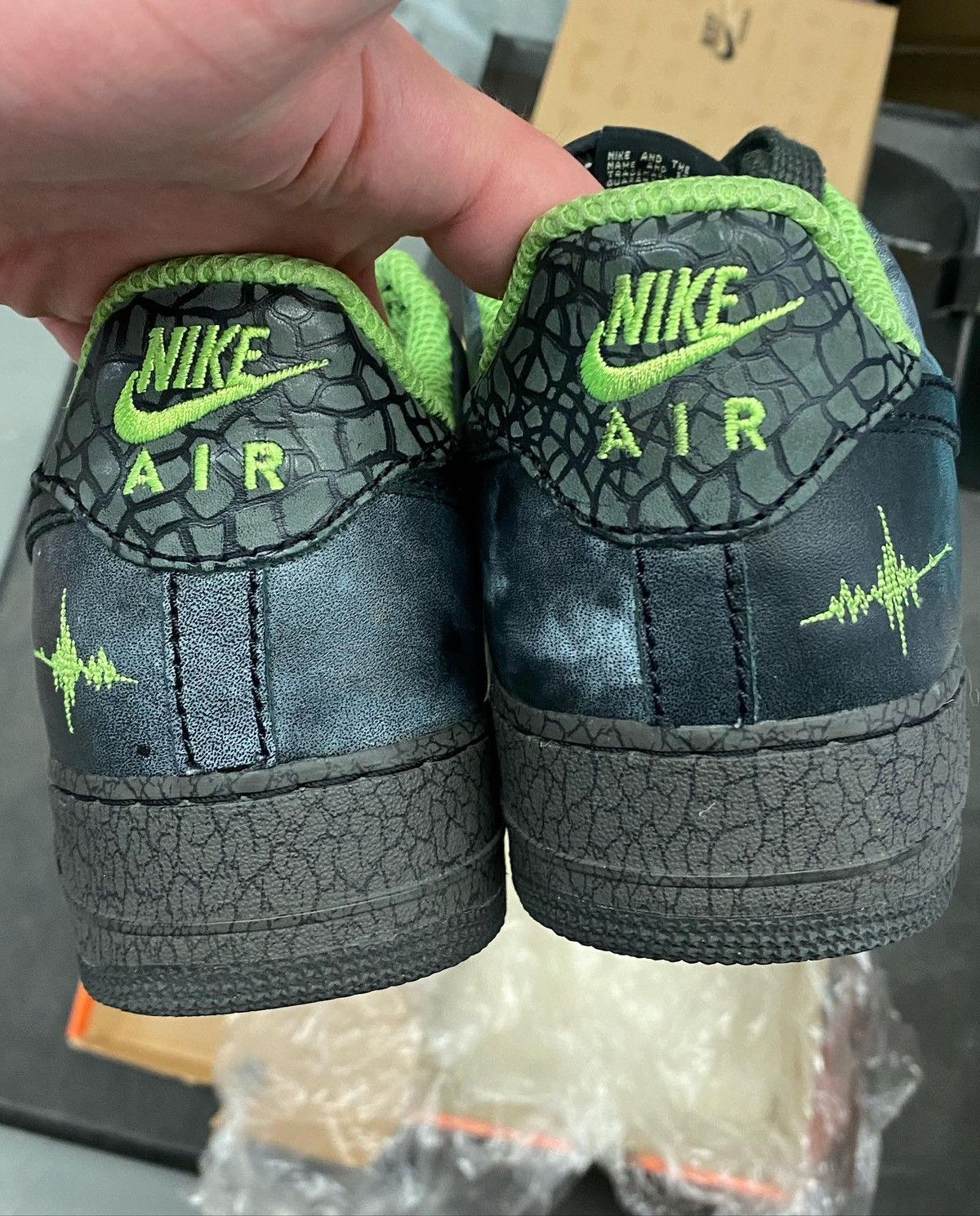 Huf × Nike Nike x Huf - 2006 Hufquake Air Force 1 - 9.999/10 Condition Size US 13 / EU 46 - 5 Thumbnail