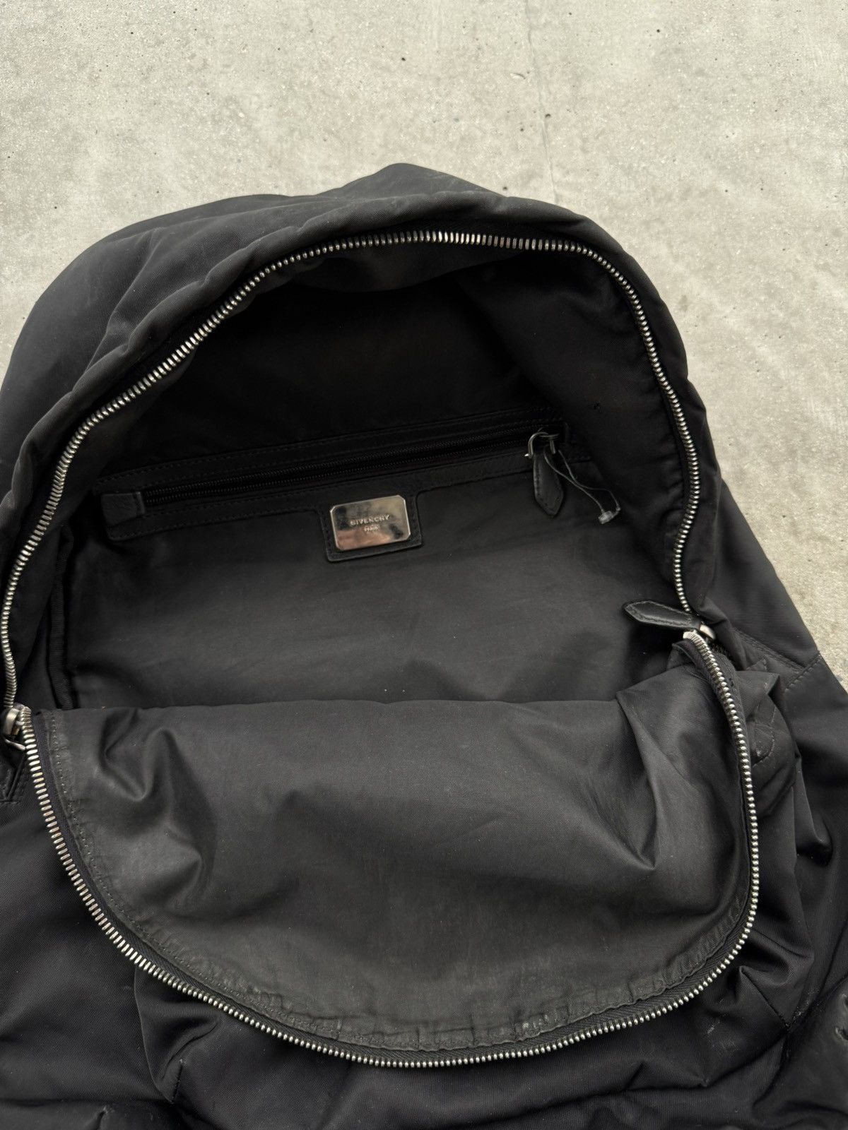 Designer × Givenchy Rare Givenchy Rottweiler Backpack Size ONE SIZE - 4 Thumbnail