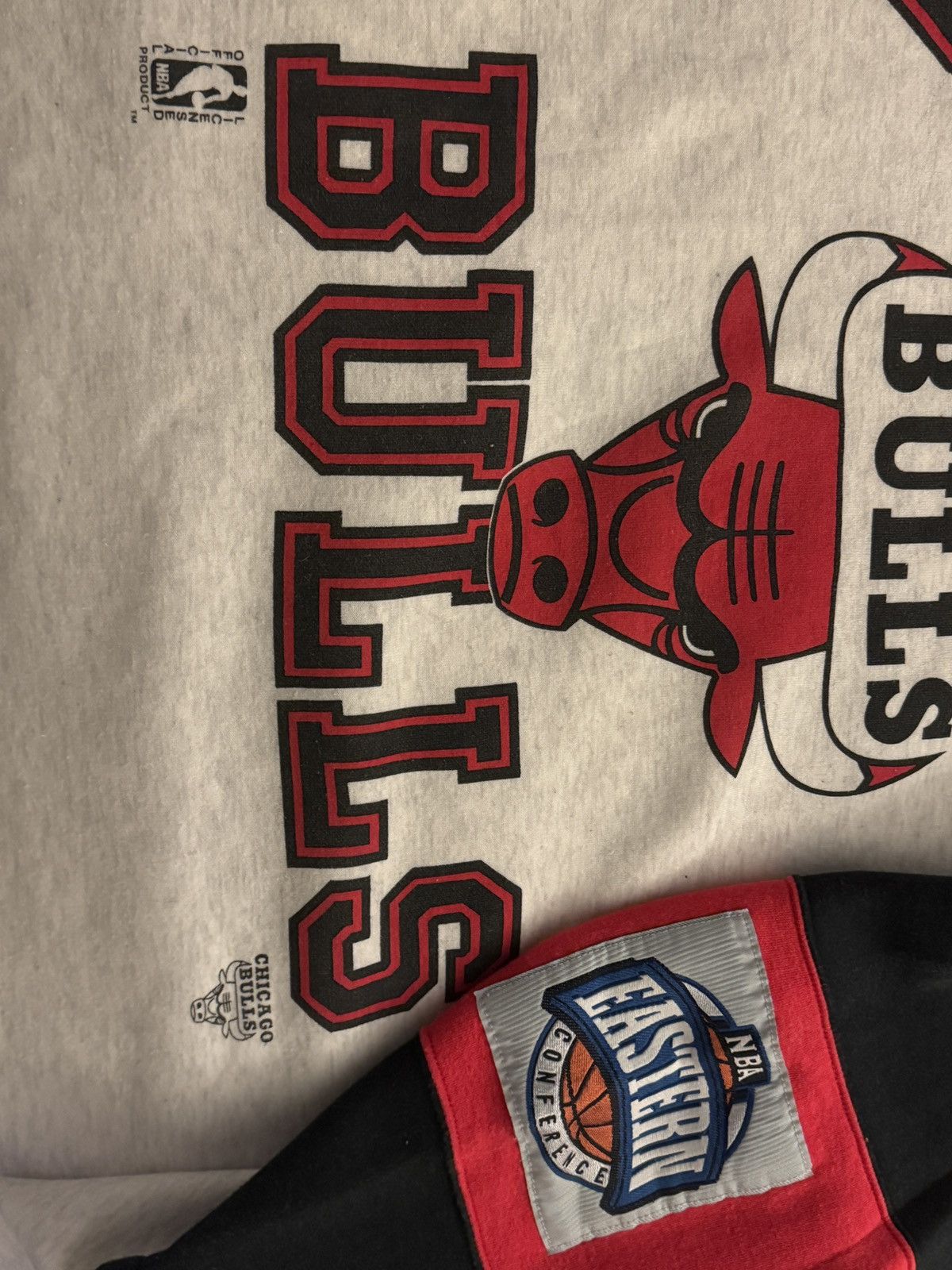 Vintage 90s Chicago Bulls "Eastern Conference" Hoodie Made in Japan Size US M / EU 48-50 / 2 - 4 Thumbnail