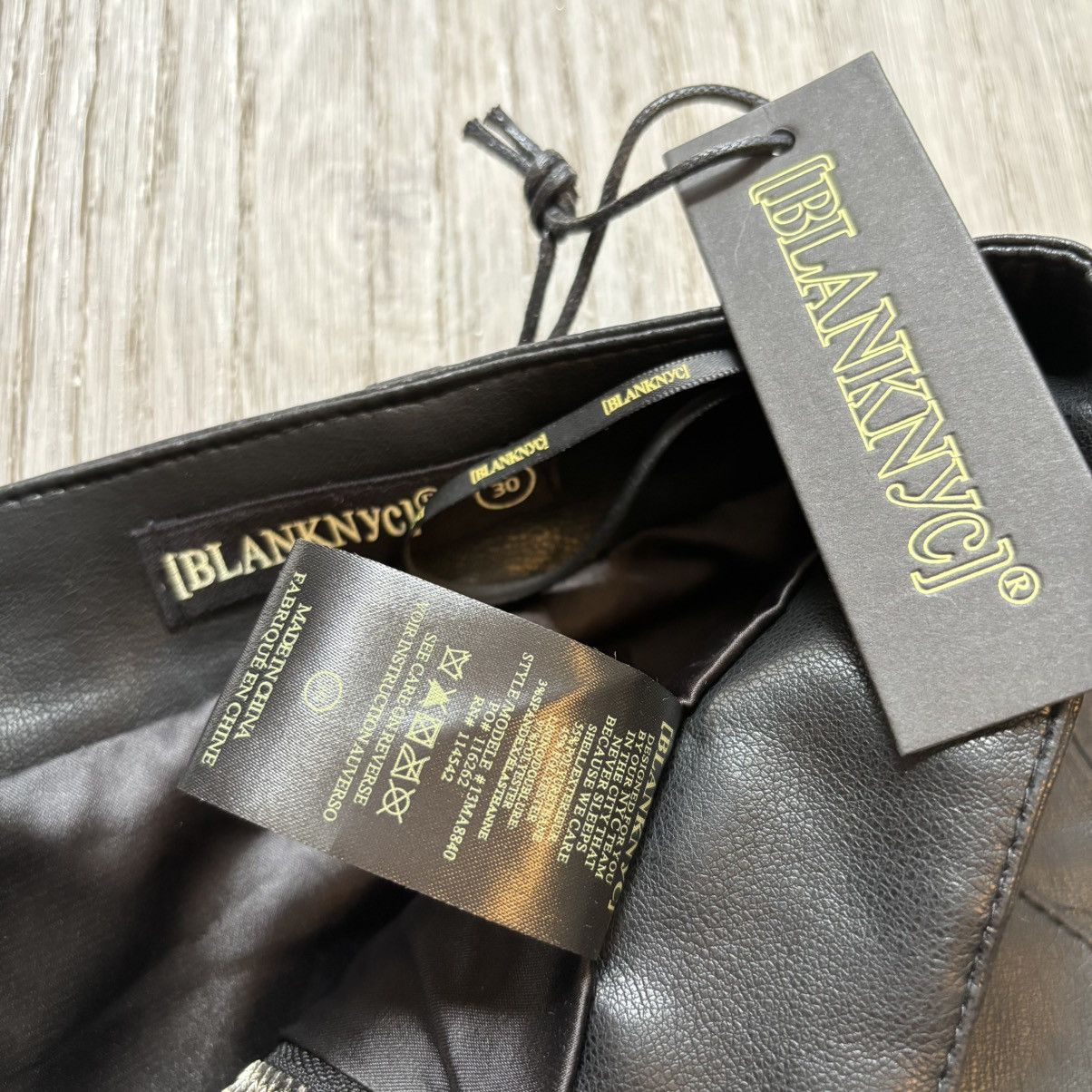 BLANKNYC BLANK NYC Vegan Leather Shorts Zip Detail Black Nwt Size 30 Size 30" / US 8 / IT 44 - 3 Thumbnail