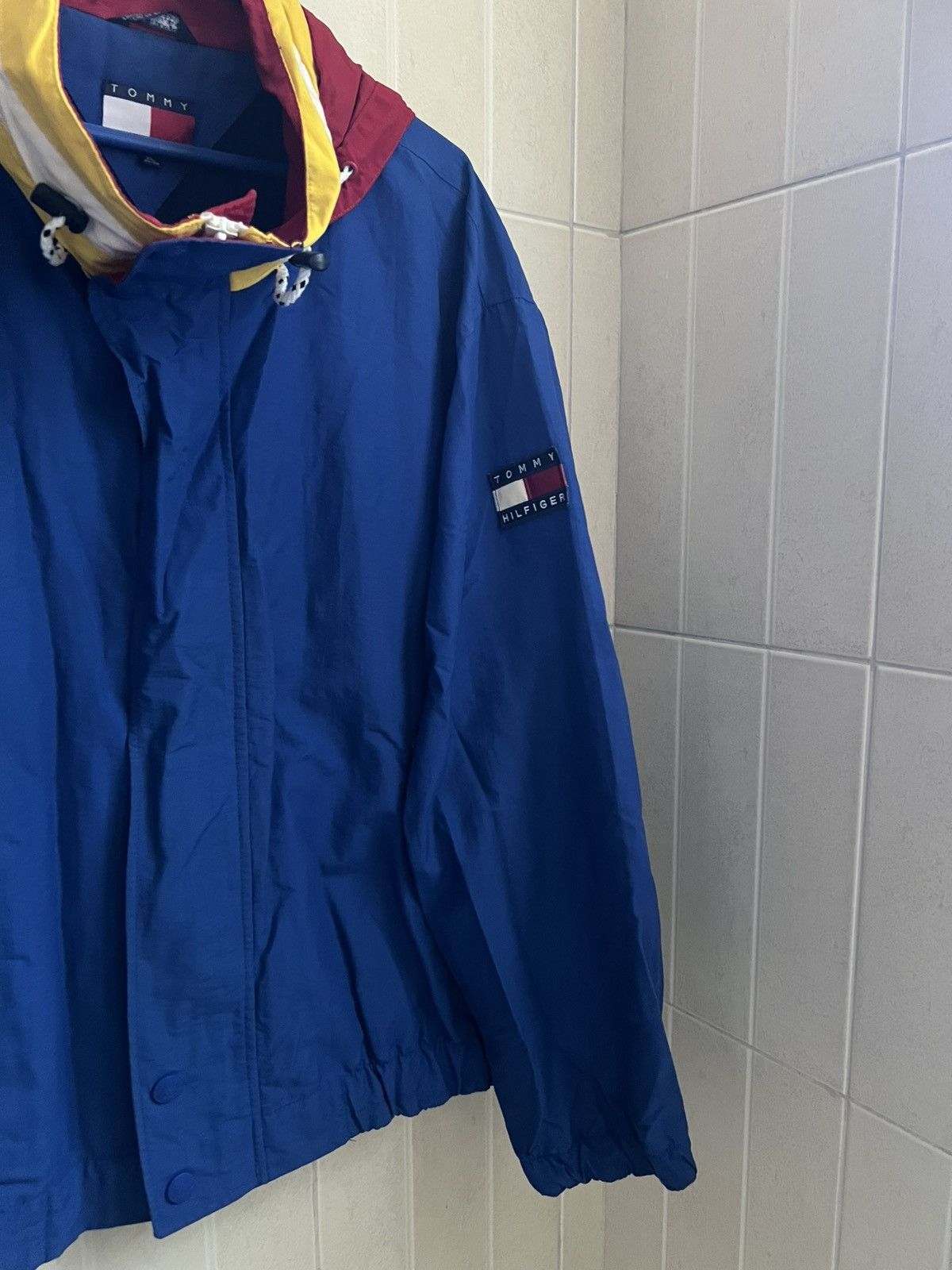 Tommy Hilfiger VINTAGE TOMMY HILFIGER NYLON WINDBREAKER BLUE JACKET Size US XL / EU 56 / 4 - 3 Thumbnail