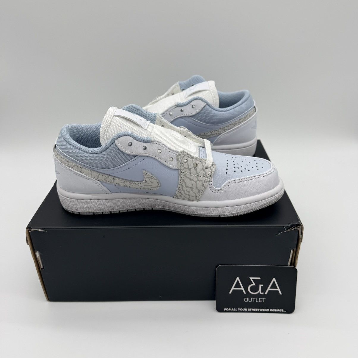 Jordan Brand Jordan 1 Low SE Blue Tint Elephant Tint US 4 Brand New Size US 4 / IT 34 - 2 Thumbnail