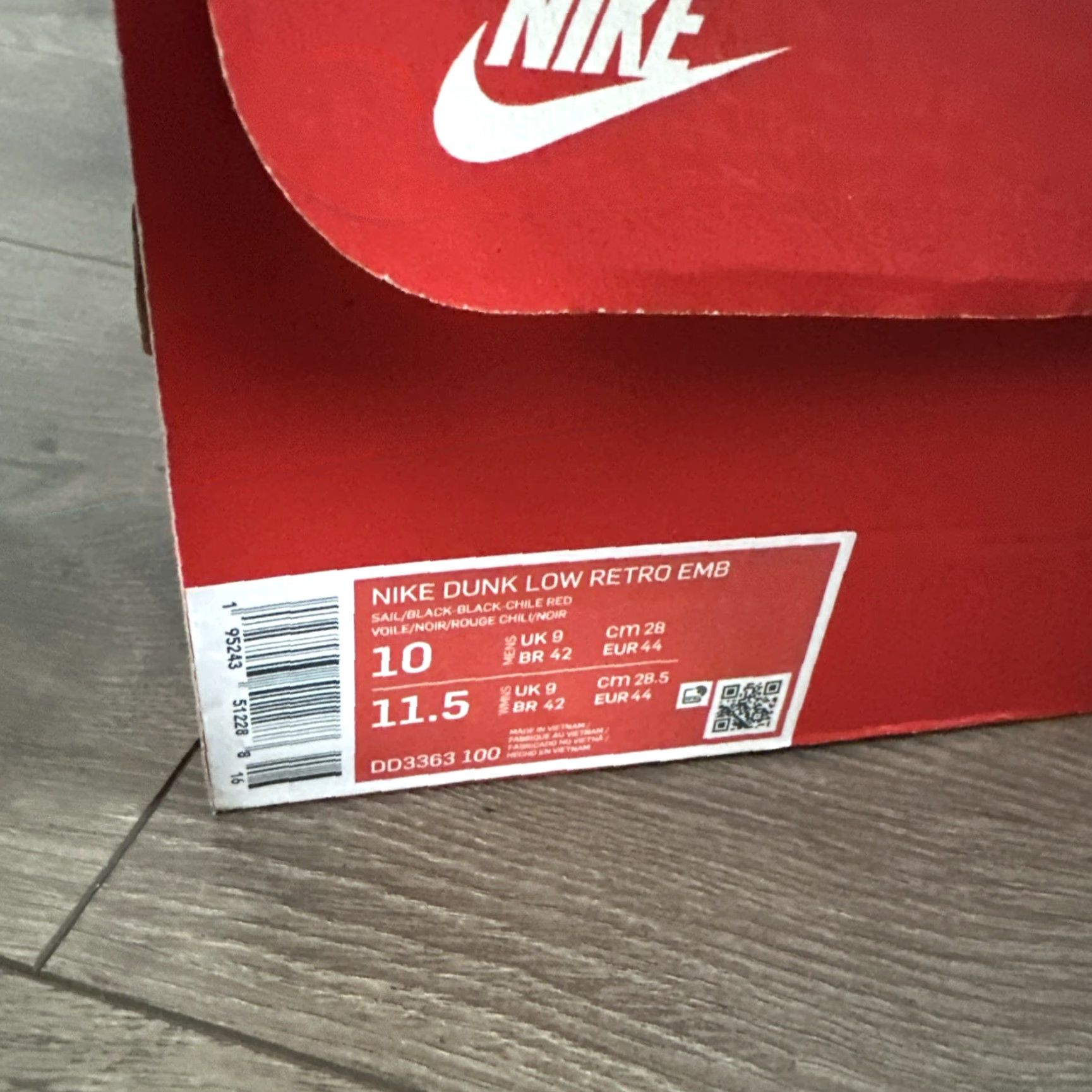 Nike Nike Dunk Low EMB Chicago Bulls 75th Mens Size 10 Red Sneakers 2021 DD3363-100 Size US 9 / EU 42 - 6 Thumbnail