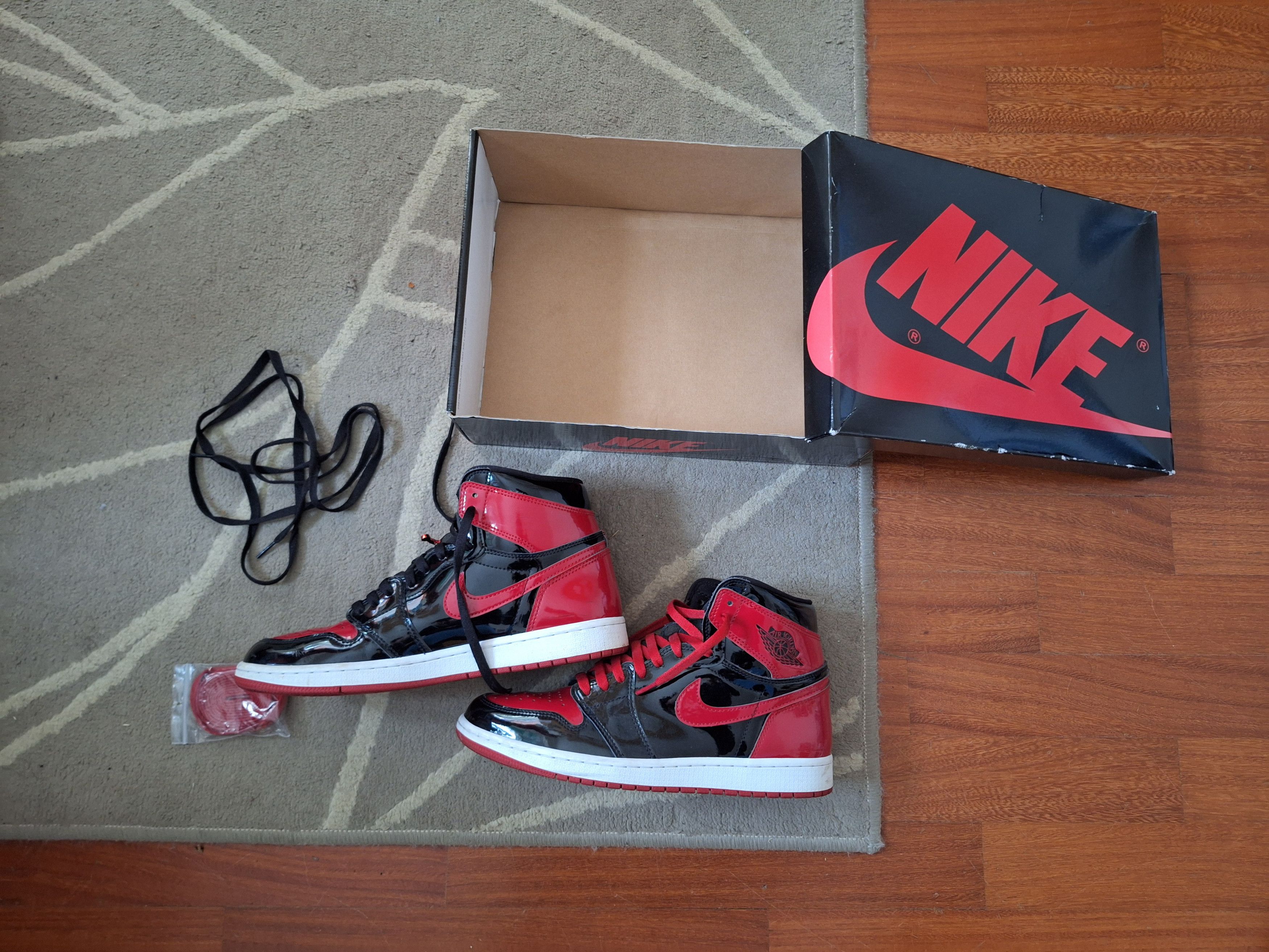 Jordan Brand Air Jordan 1 High Patent Bred Size US 11 / EU 44 - 5 Thumbnail