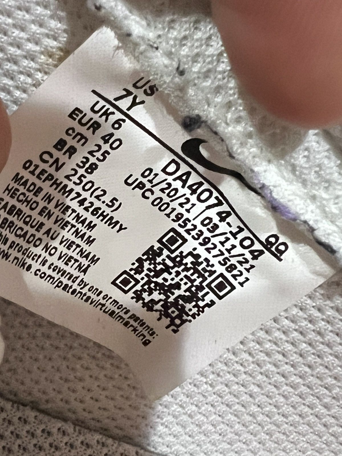 Nike shoes Size US 7 / EU 40 - 6 Thumbnail