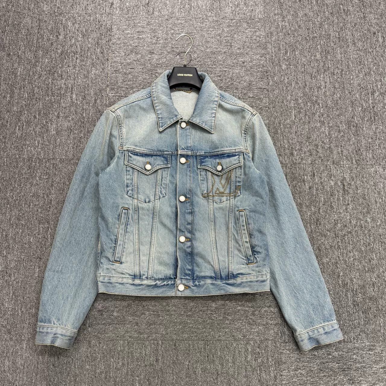 Louis Vuitton louis vuitton embroidered vintage denim jacket Size US M / EU 48-50 / 2 - 1 Thumbnail