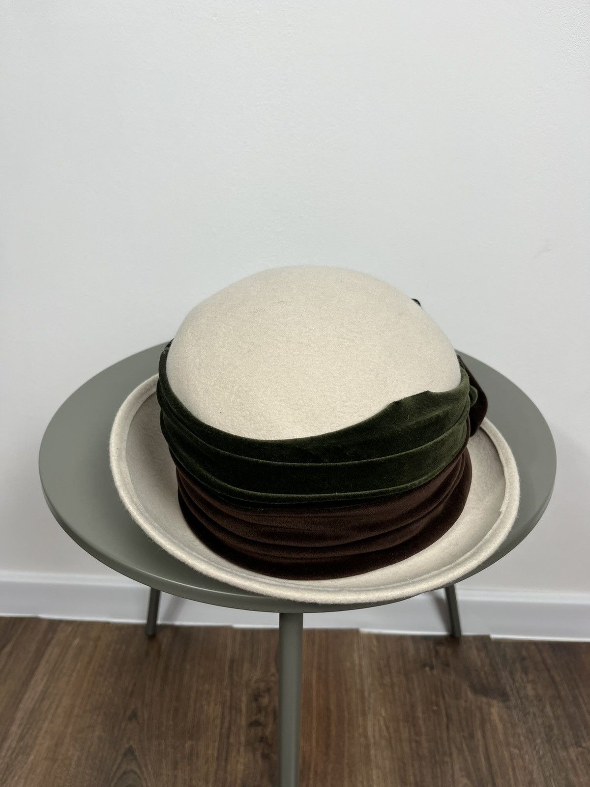 Kangol Vintage Kangol Beige Wool Felt Hat Velvet Bow Fruit Trim Size ONE SIZE - 7 Thumbnail