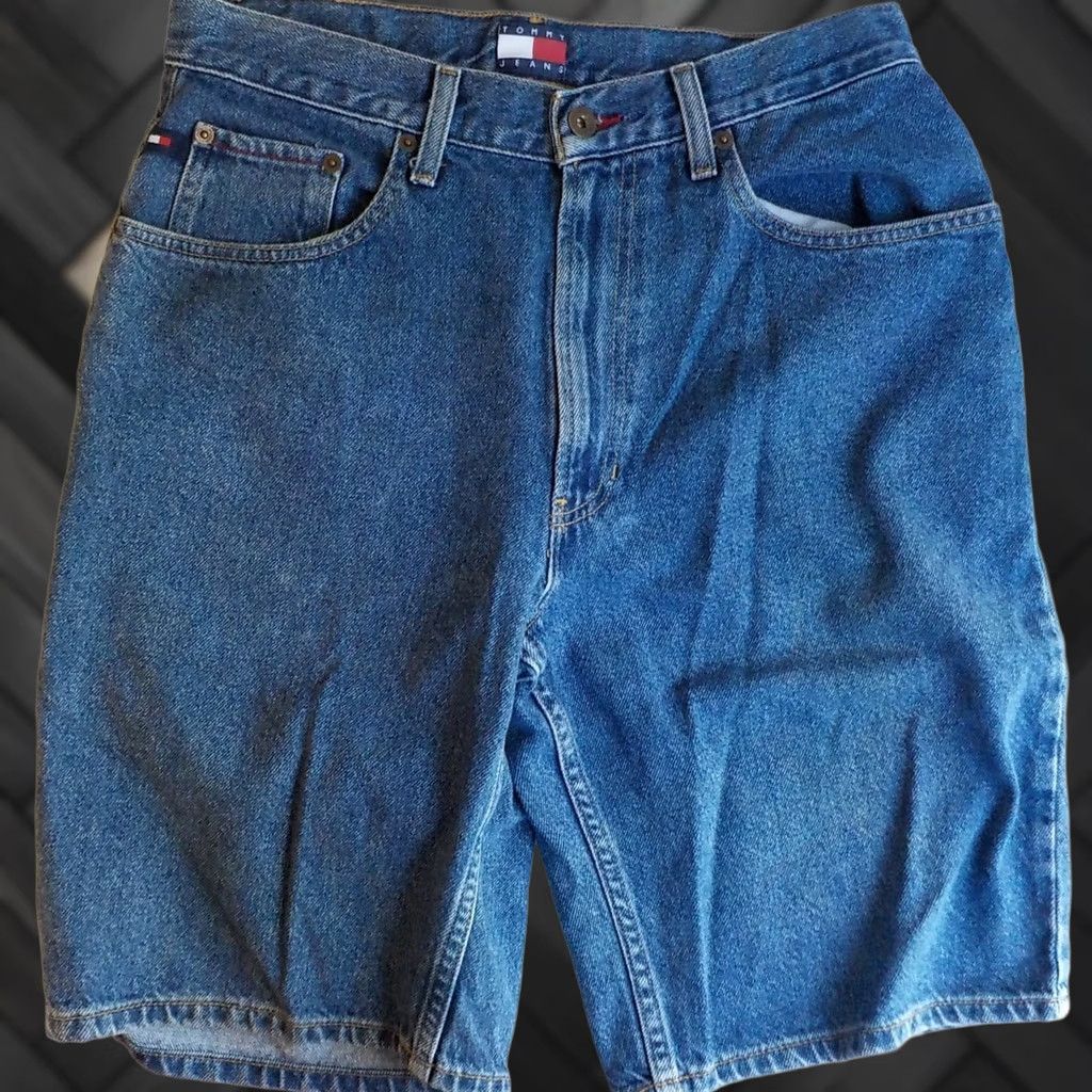 Tommy Hilfiger VINTAGE Tommy Hilfiger Denim Shorts Mens SZ 32 Blue Spellout on Pocket Flag 100% Cotton Denim Shorts Size US 32 / EU 48 - 1 Thumbnail