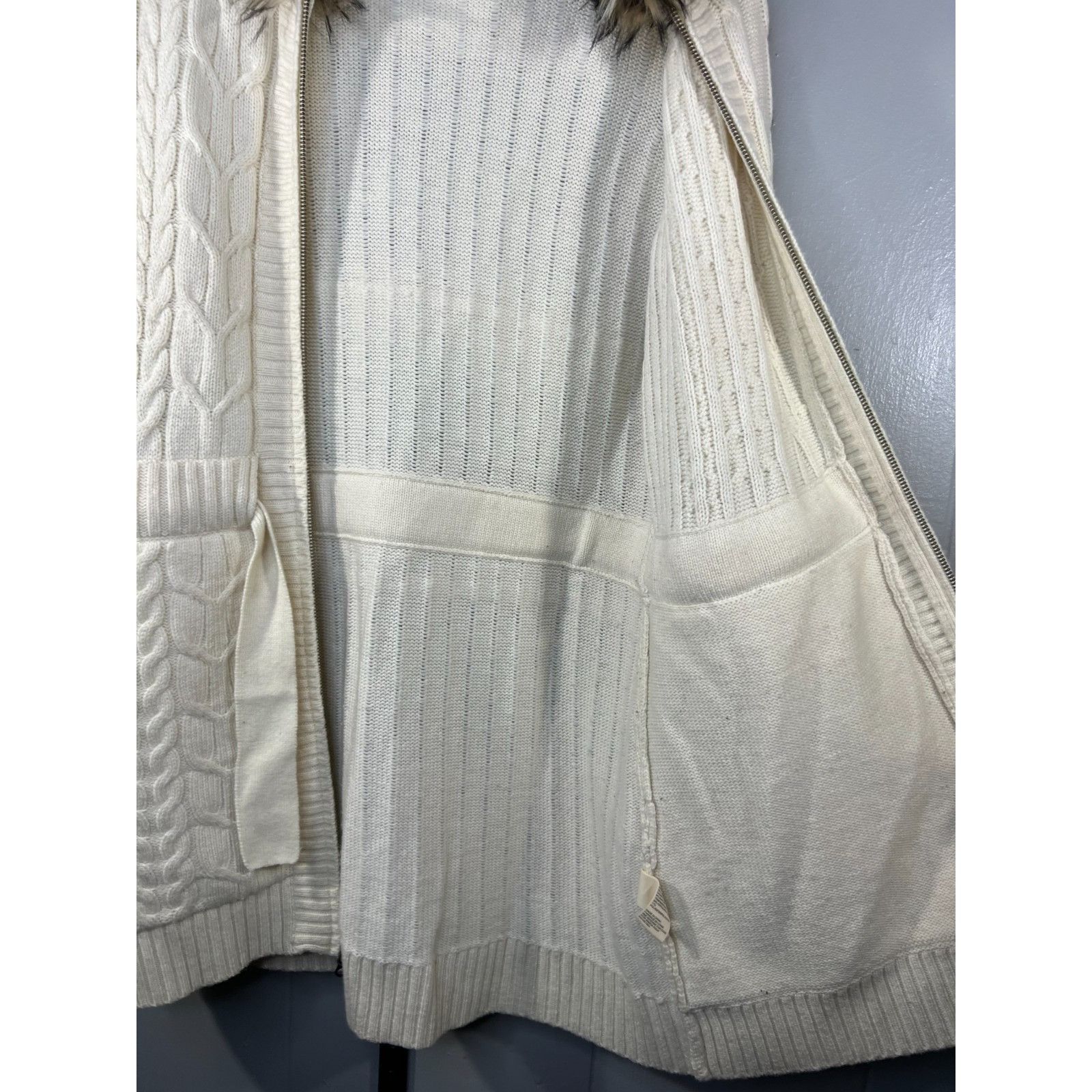 Abercrombie & Fitch Woolrich Cardigan Sweater LG White Cable Knit Faux Fur Hoode Size L / US 10 / IT 46 - 3 Thumbnail
