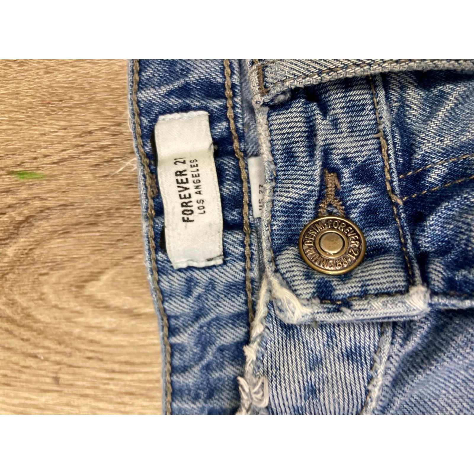 Forever 21 Forever 21 Women's Blue Distressed Denim Cutoff Shorts 27 Size 27" / US 4 / IT 40 - 5 Thumbnail
