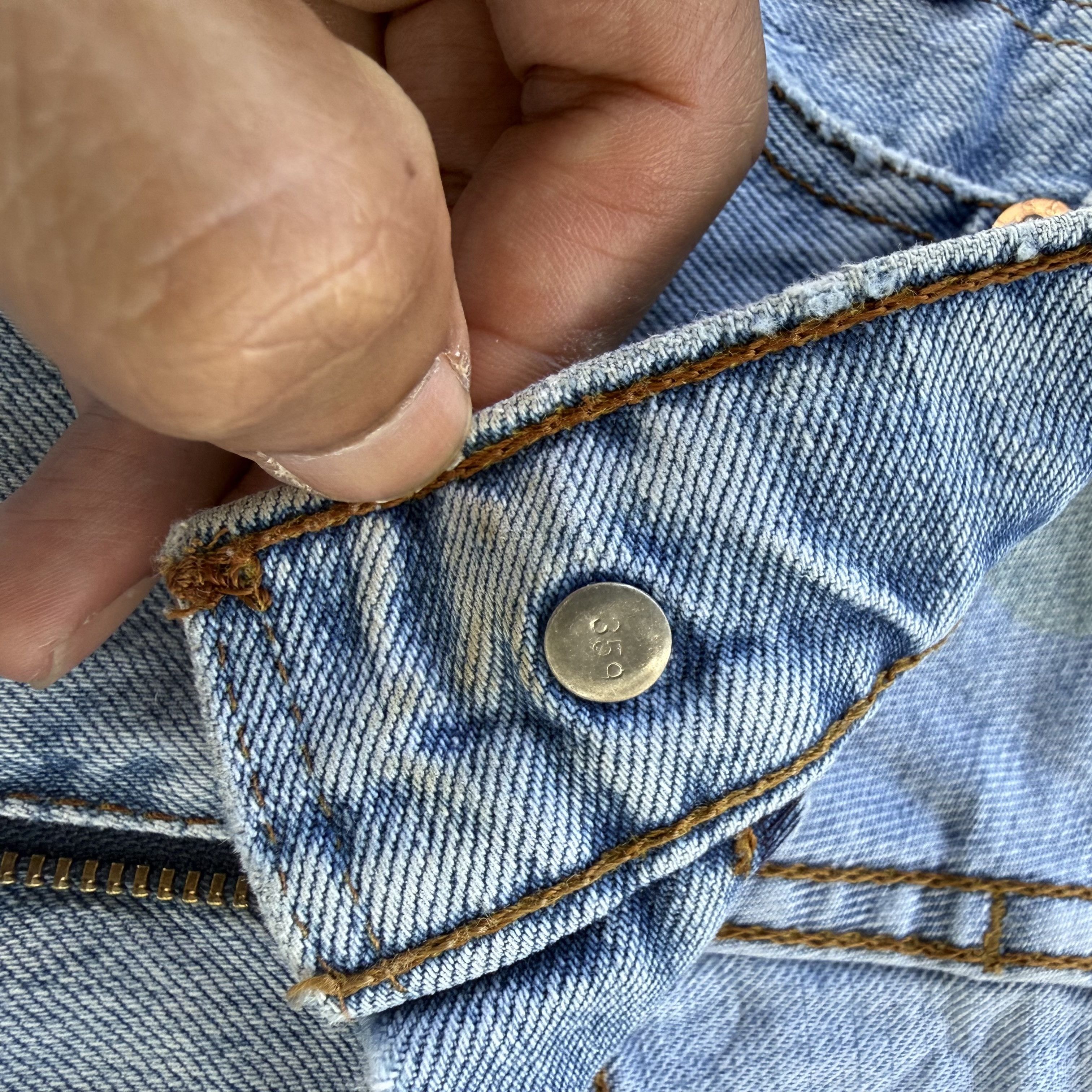 Levi's Vintage Clothing Vintage Levi's 512 Ripped Faded Light Wash Denim Jean W33 Size US 33 - 7 Thumbnail