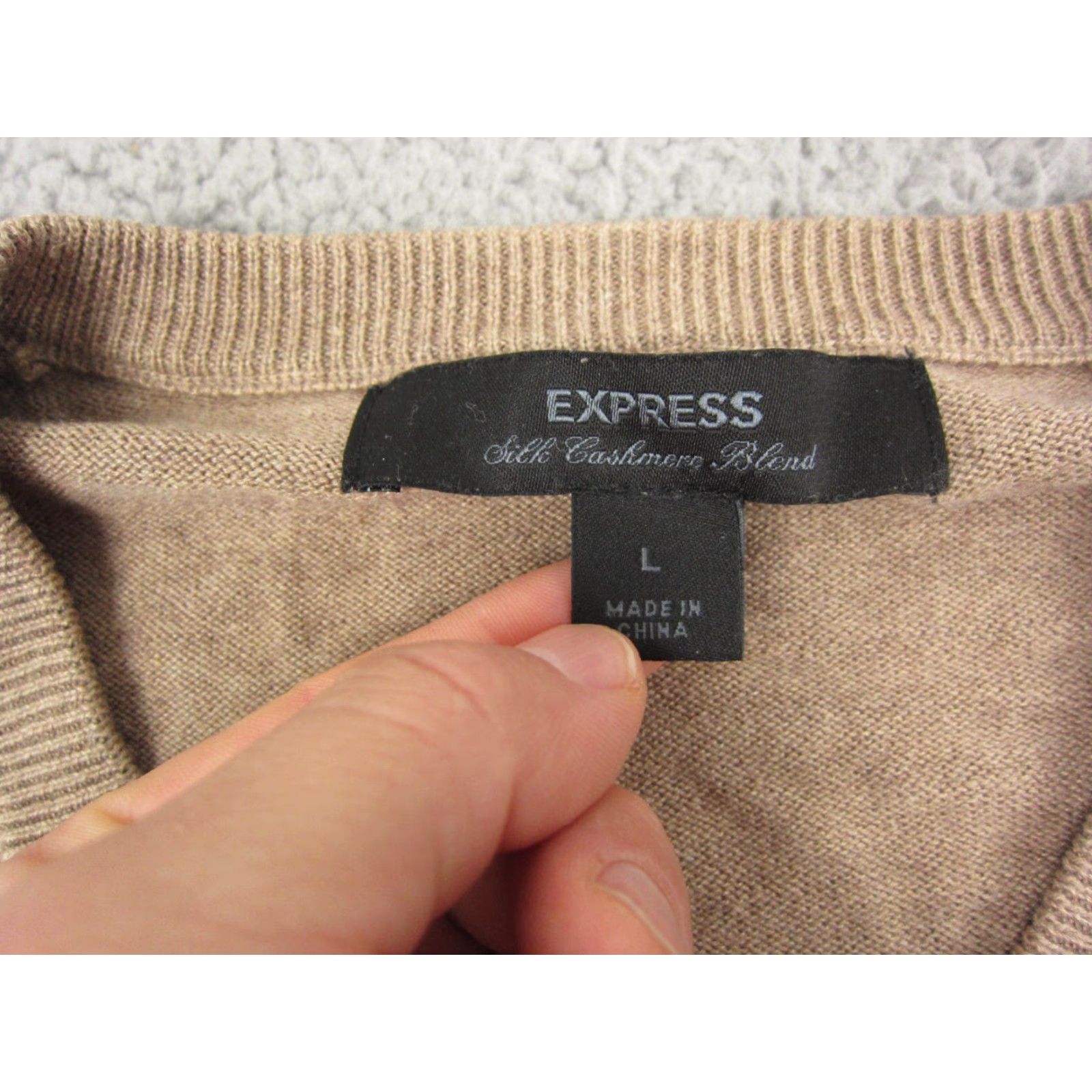 Express Express Sweater Mens L Brown Silk Cashmere Knit V-Neck Pullover 90s Casual Shirt? Size US L / EU 52-54 / 3 - 3 Thumbnail