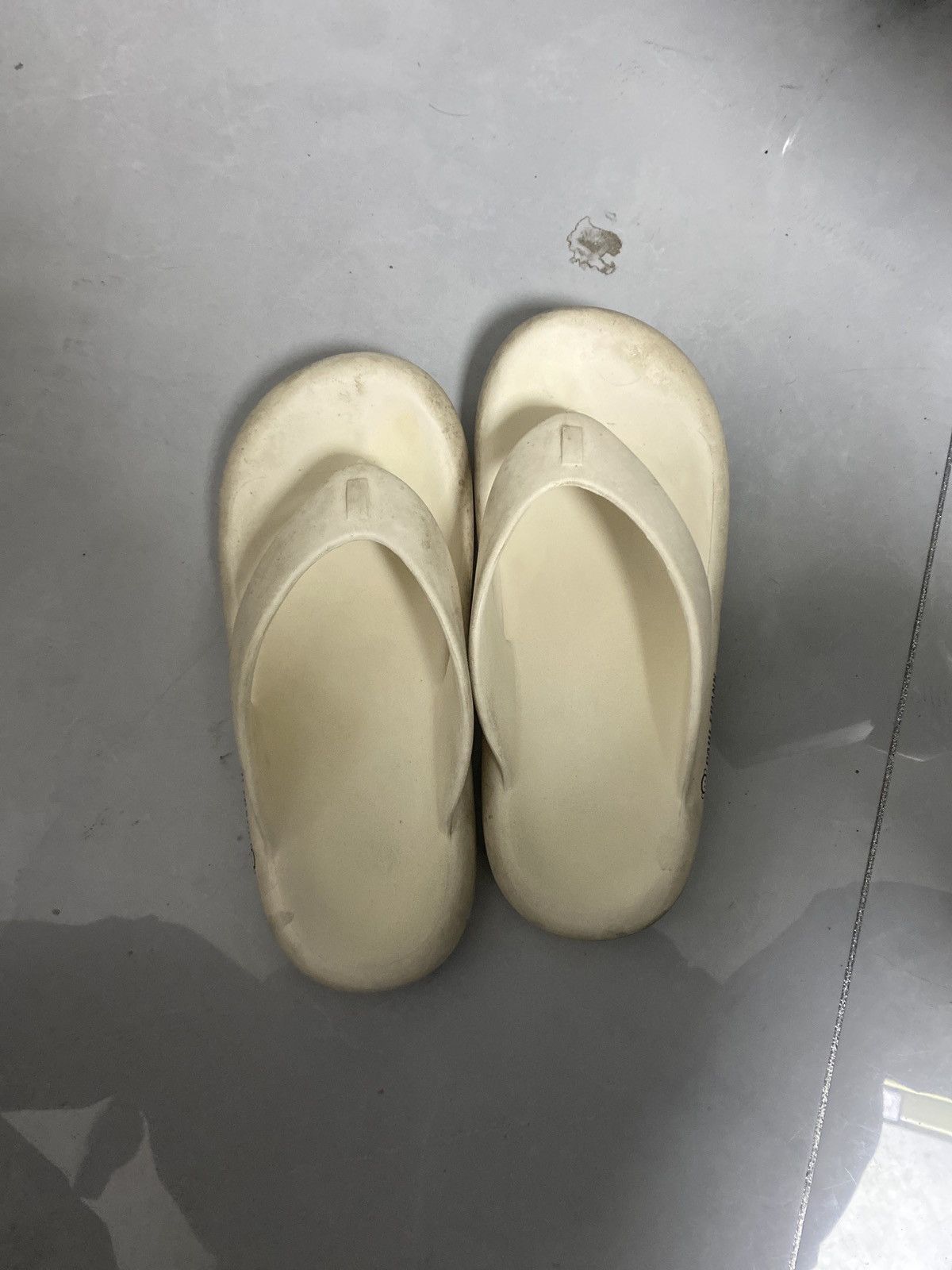 Other Men's slippers, used, extremely comfortable to wear. Size US 9 / EU 42 - 3 Thumbnail