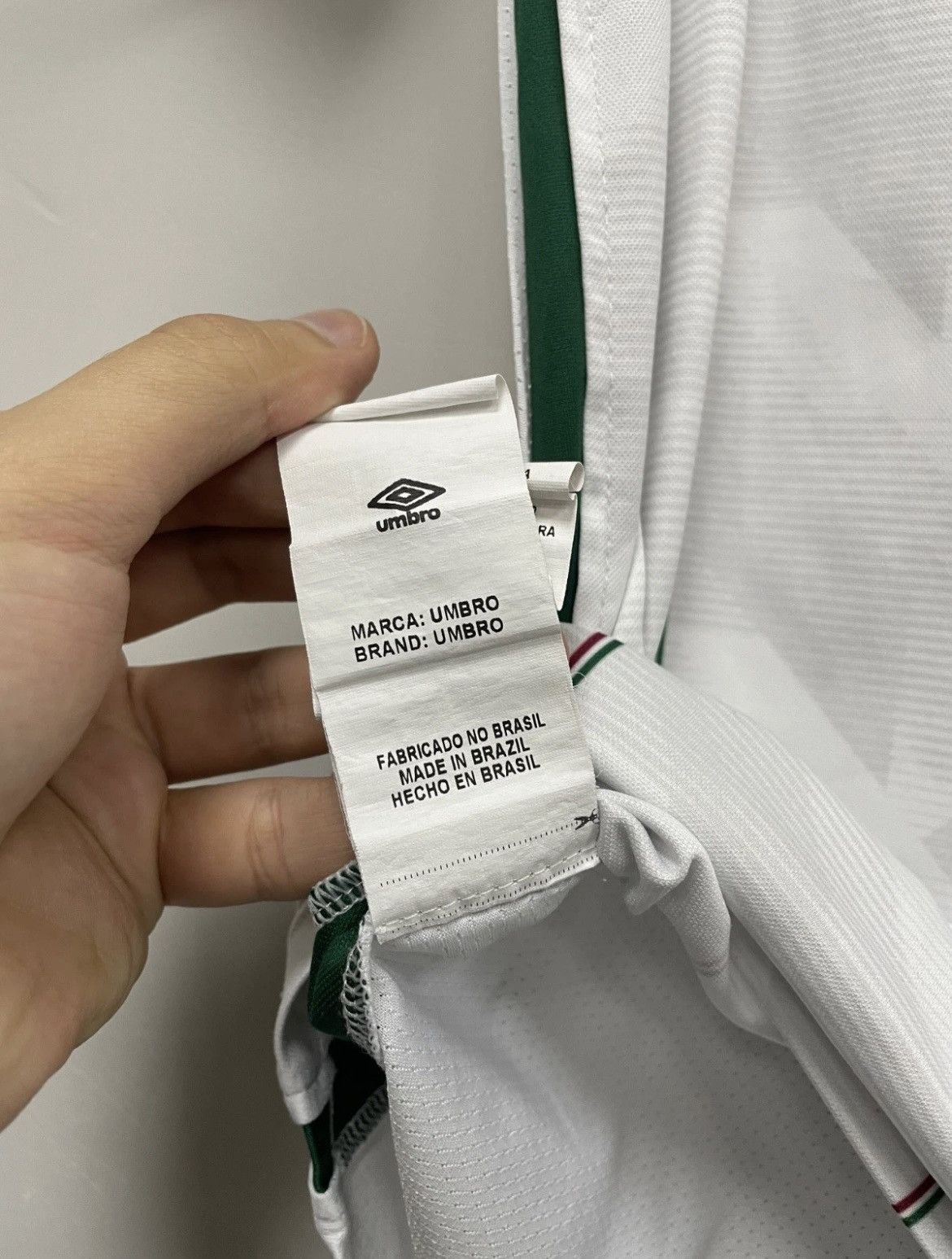 Umbro Fluminense 2020/2021 Away Football Shirt Soccer Jersey Umbro Size US M / EU 48-50 / 2 - 12 Thumbnail