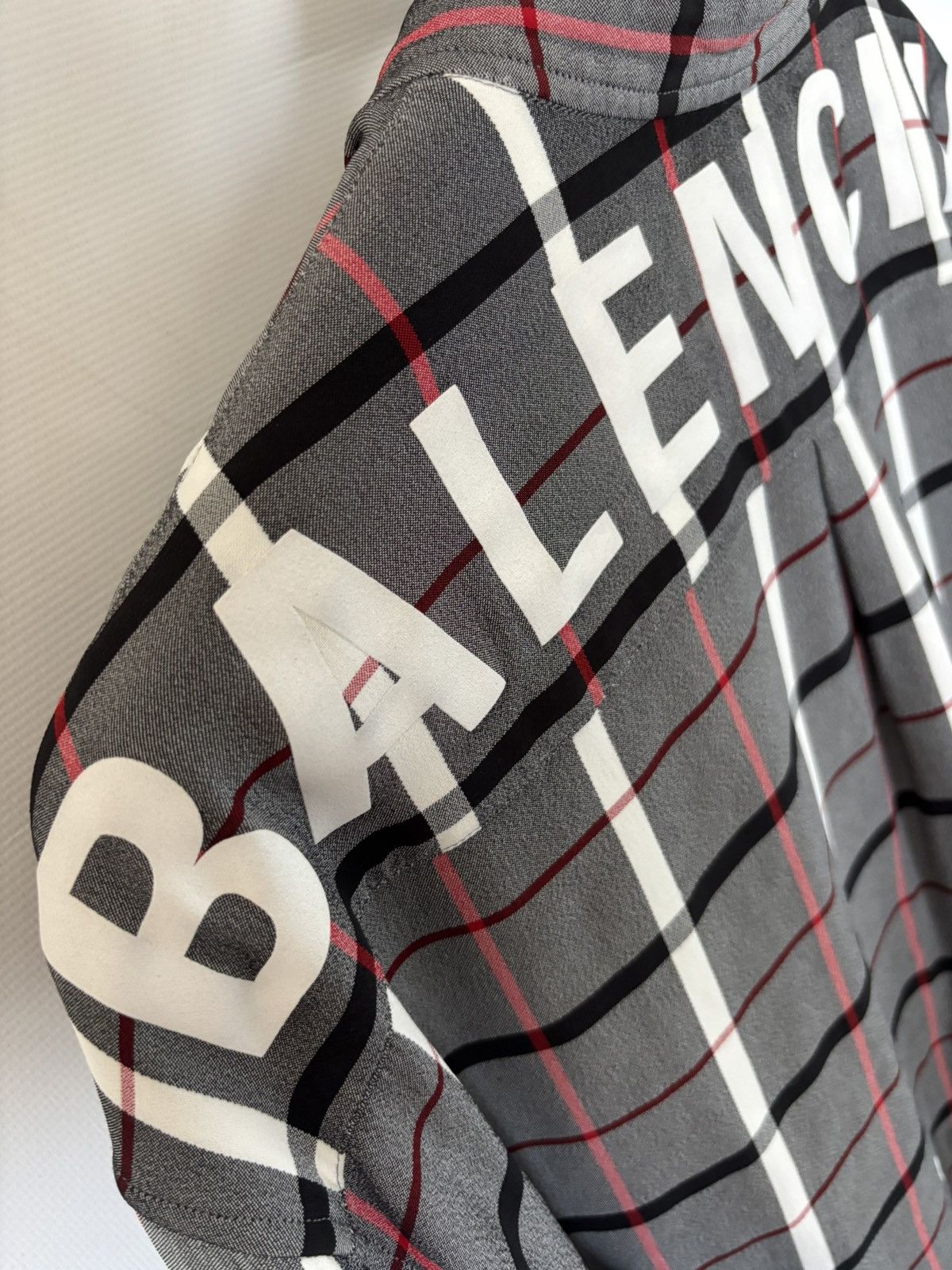 Balenciaga Balenciaga Back Logo Shirt Size US S / EU 44-46 / 1 - 8 Thumbnail