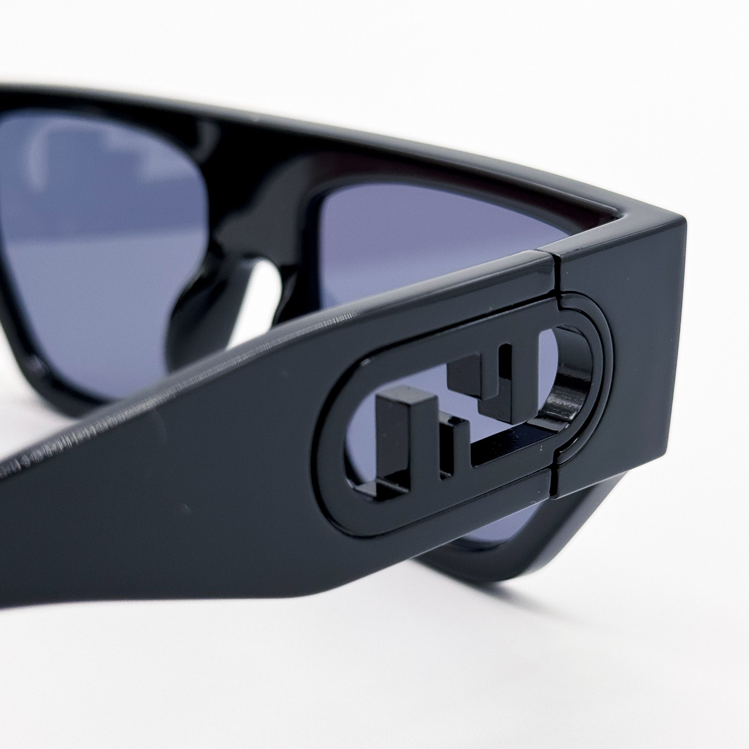 Fendi NEW FENDI FE40108U 01V SHINY UNISEX SUNGLASSES FENDI Size ONE SIZE - 7 Thumbnail